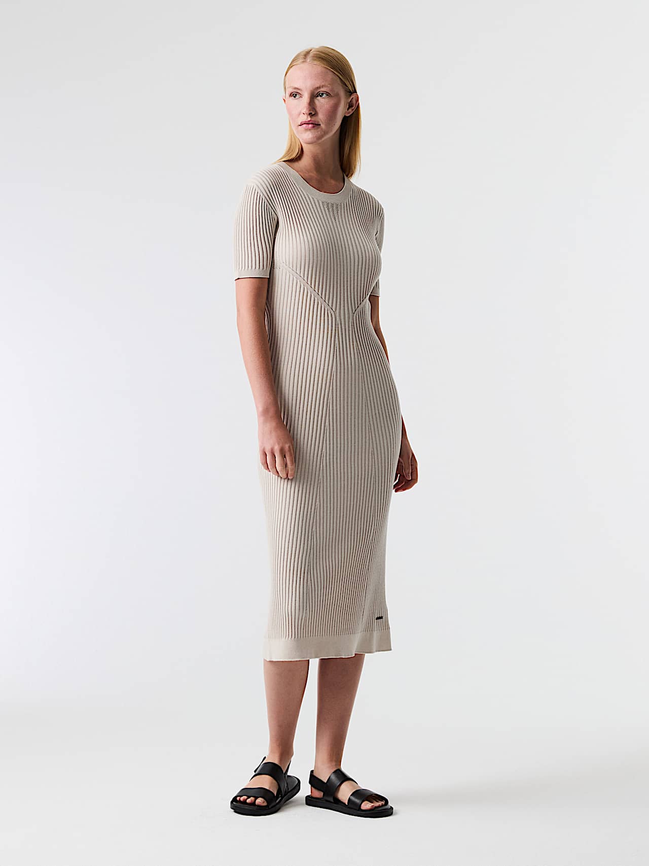 AlphaTauri | FANYO V1.Y9.01 | Nahtloses 3D-Strickkleid aus Leinen-Baumwolle in Stone für Damen AlphaTauri | FANYO V1.Y9.01 | Nahtloses 3D-Strickkleid aus Leinen-Baumwolle in Stone für Damen
