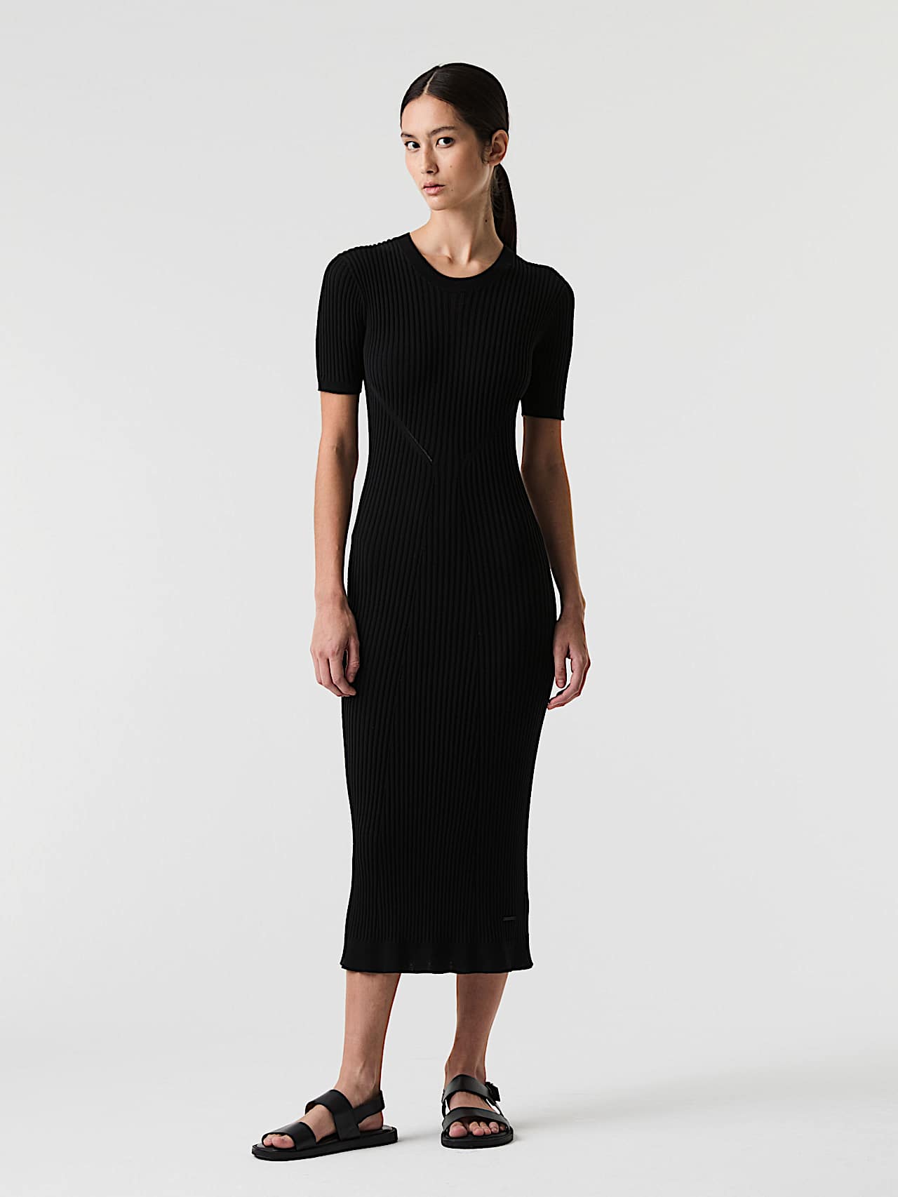 AlphaTauri | FANYO V1.Y9.01 | Nahtloses 3D-Strickkleid aus Leinen-Baumwolle in Schwarz für Damen AlphaTauri | FANYO V1.Y9.01 | Nahtloses 3D-Strickkleid aus Leinen-Baumwolle in Schwarz für Damen