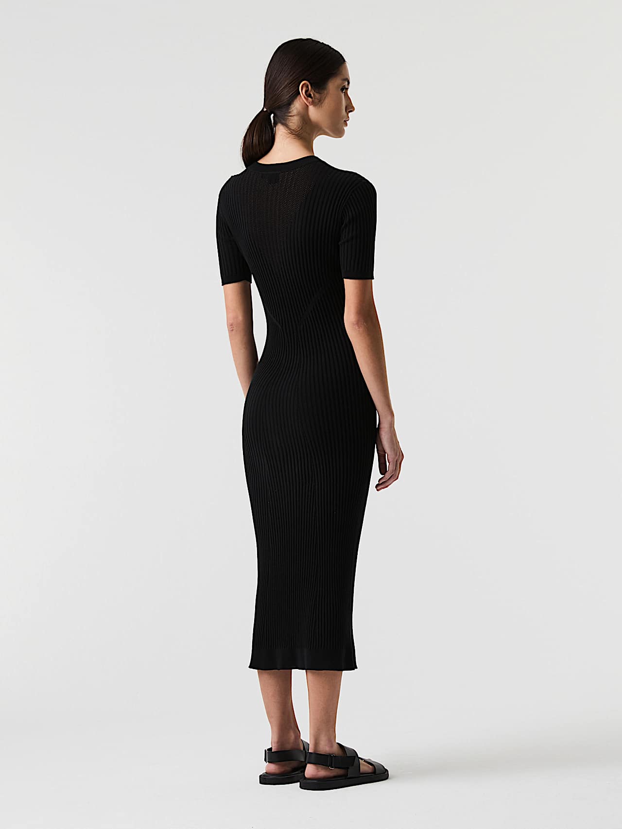 AlphaTauri | FANYO V1.Y9.01 | Nahtloses 3D-Strickkleid aus Leinen-Baumwolle in Schwarz für Damen AlphaTauri | FANYO V1.Y9.01 | Nahtloses 3D-Strickkleid aus Leinen-Baumwolle in Schwarz für Damen