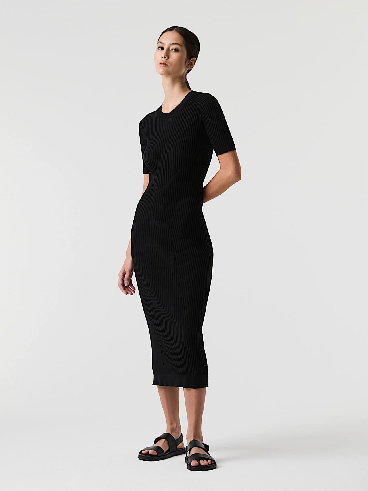 AlphaTauri | FANYO V1.Y9.01 | Nahtloses 3D-Strickkleid aus Leinen-Baumwolle in Schwarz für Damen AlphaTauri | FANYO V1.Y9.01 | Nahtloses 3D-Strickkleid aus Leinen-Baumwolle in Schwarz für Damen