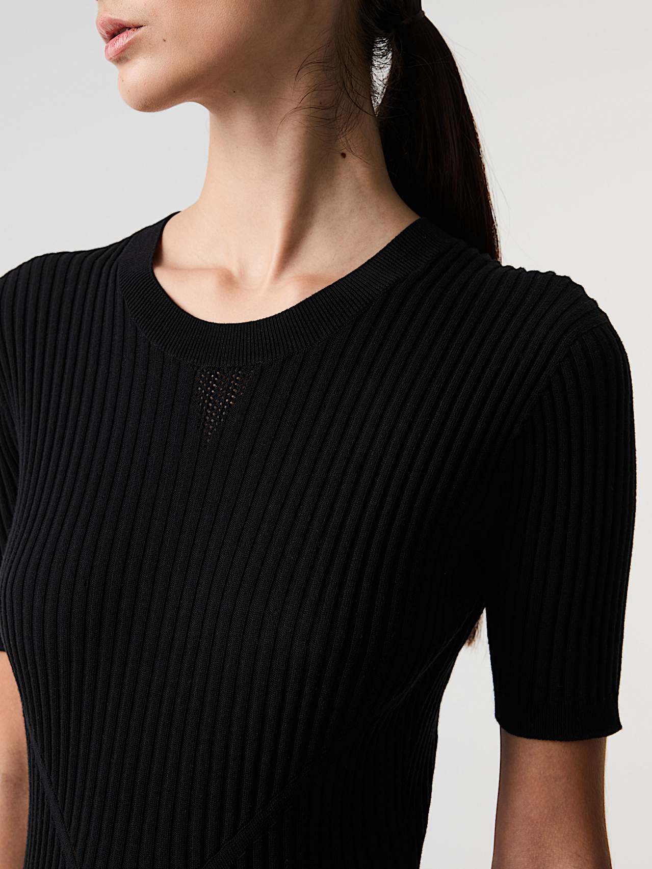 AlphaTauri | FANYO V1.Y9.01 | Nahtloses 3D-Strickkleid aus Leinen-Baumwolle in Schwarz für Damen AlphaTauri | FANYO V1.Y9.01 | Nahtloses 3D-Strickkleid aus Leinen-Baumwolle in Schwarz für Damen