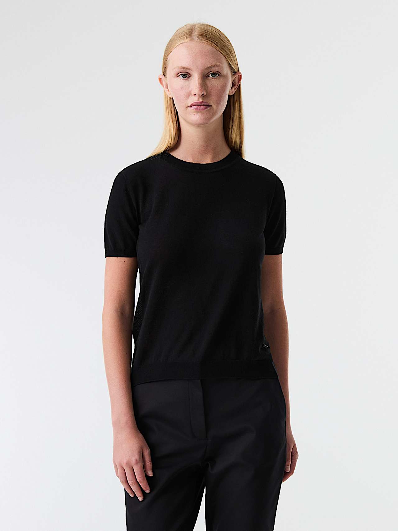 AlphaTauri | FANYA V1.Y9.01 | Nahtloses 3D-Strick-T-Shirt aus Leinen-Baumwolle in Schwarz für Damen