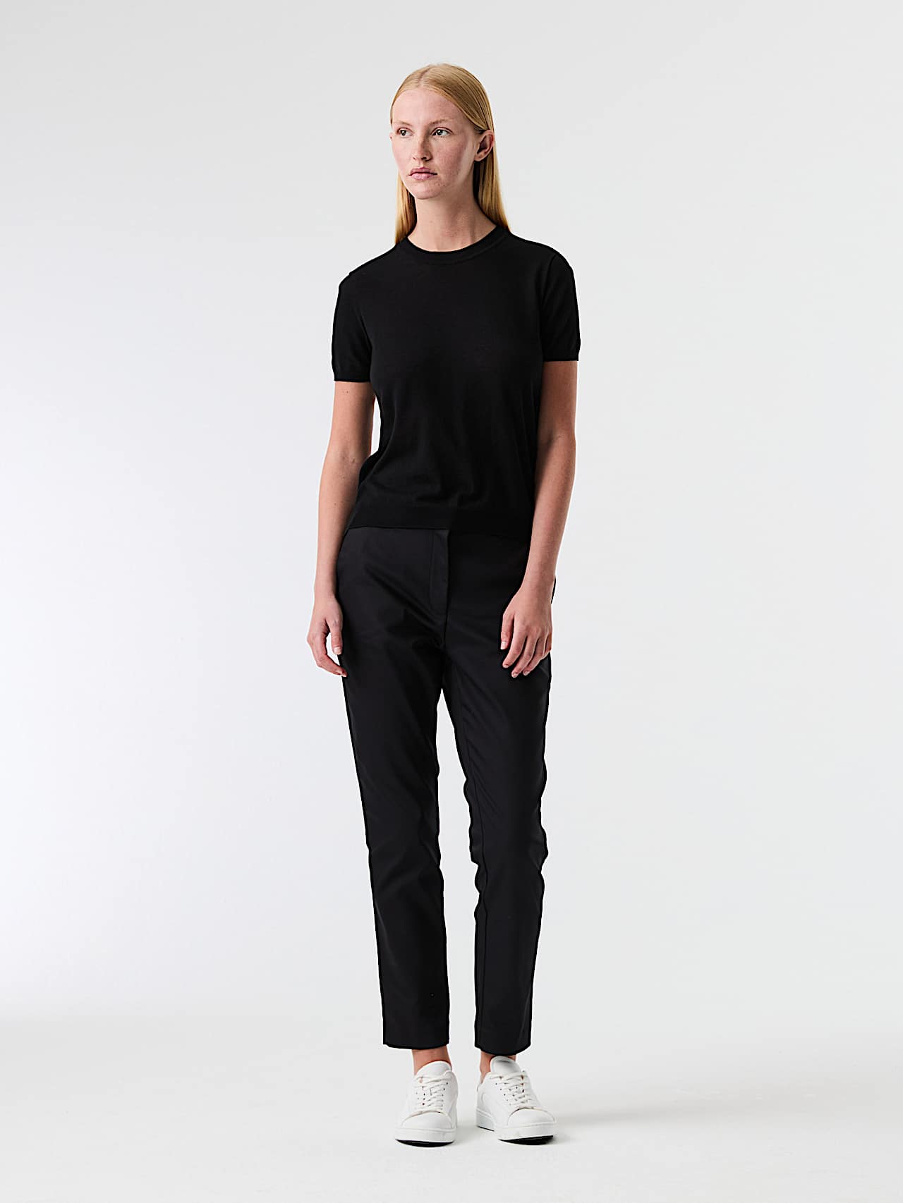 AlphaTauri | FANYA V1.Y9.01 | Nahtloses 3D-Strick-T-Shirt aus Leinen-Baumwolle in Schwarz für Damen