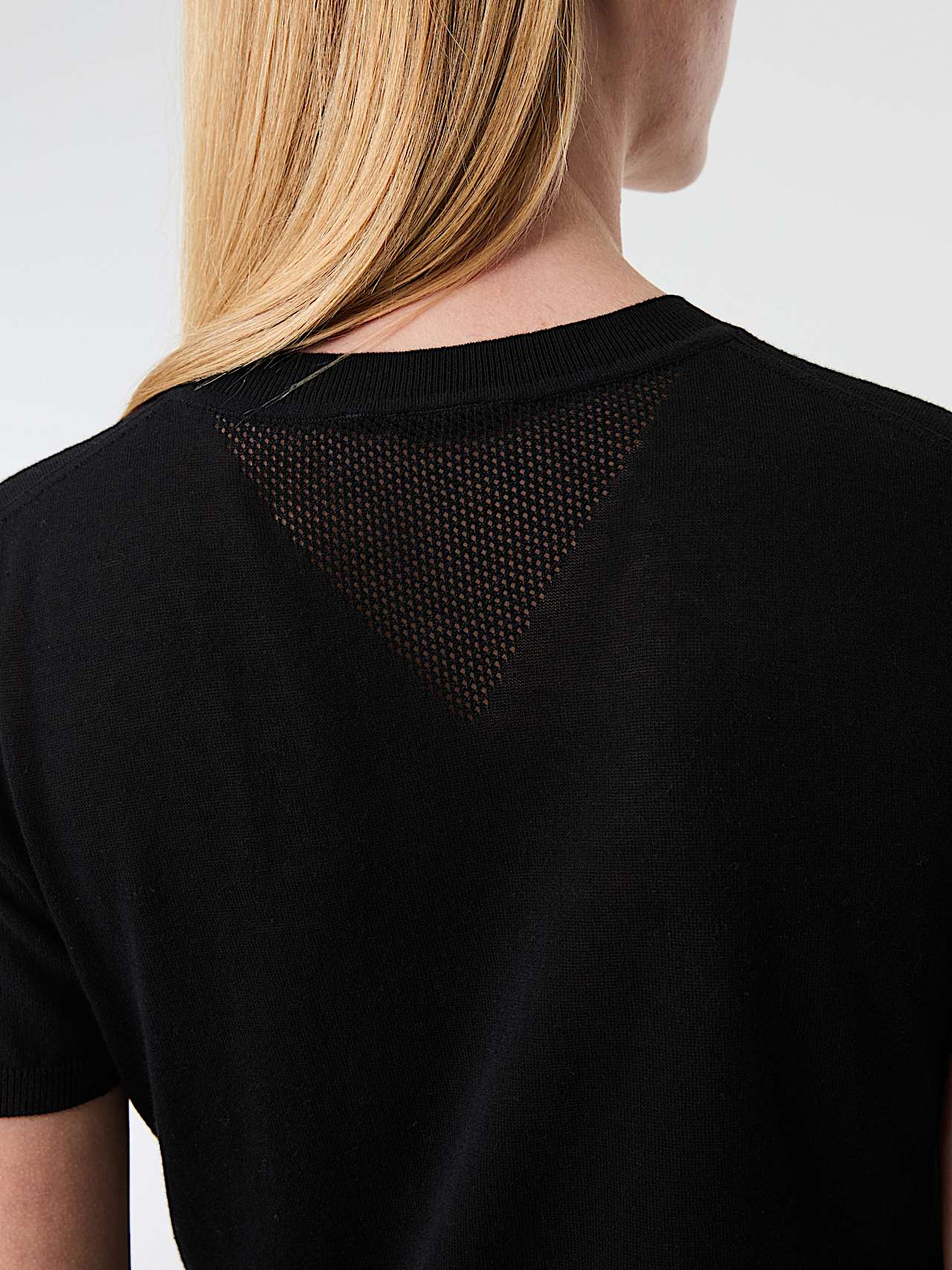 AlphaTauri | FANYA V1.Y9.01 | T-shirt en maille 3D en lin et coton sans coutures in Noir for Femme