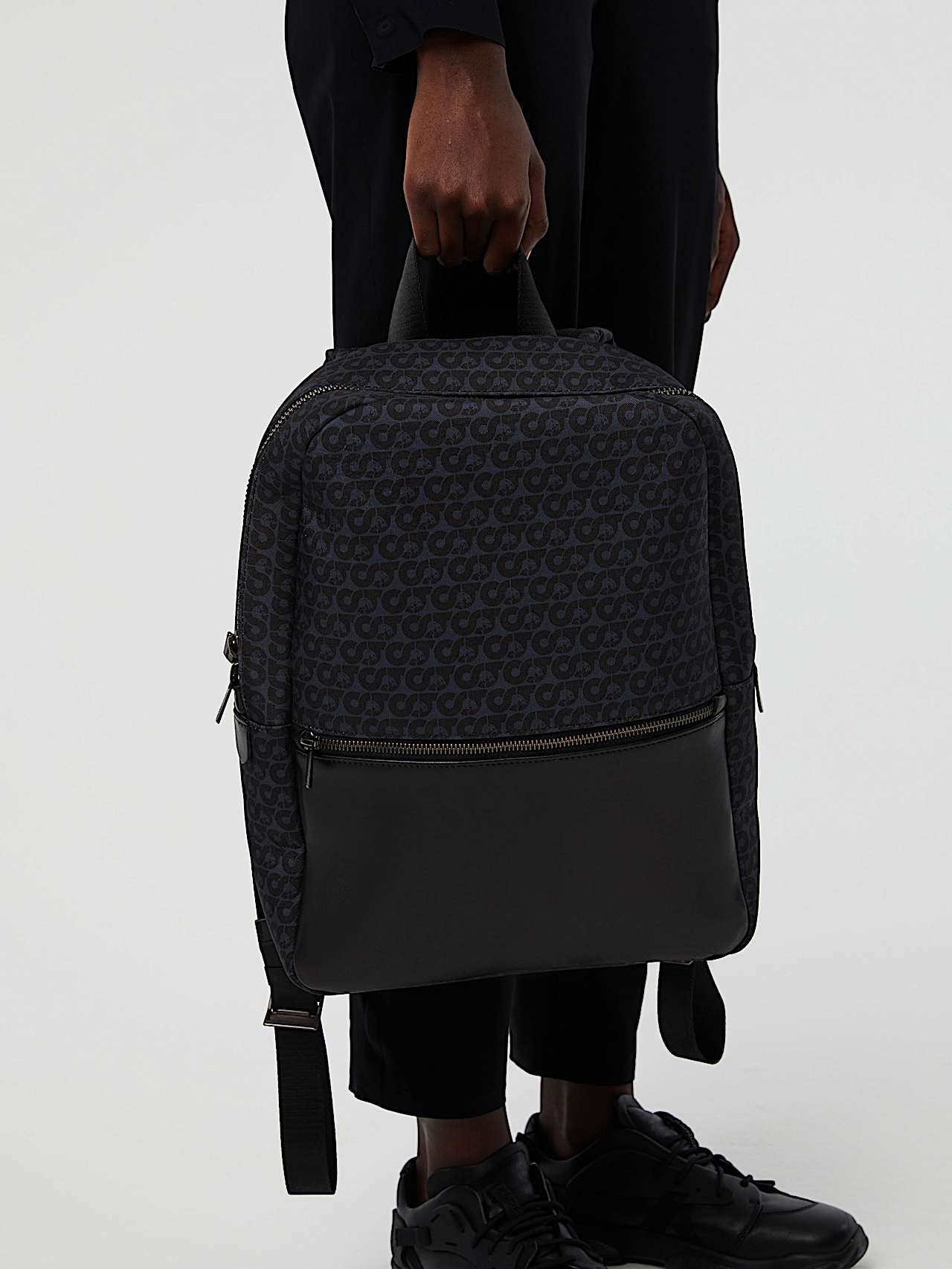 AlphaTauri | AREKK V3.Y6.02 | Zaino in tela con monogramma in Nero for Unisex AlphaTauri | AREKK V3.Y6.02 | Zaino in tela con monogramma in Nero for Unisex