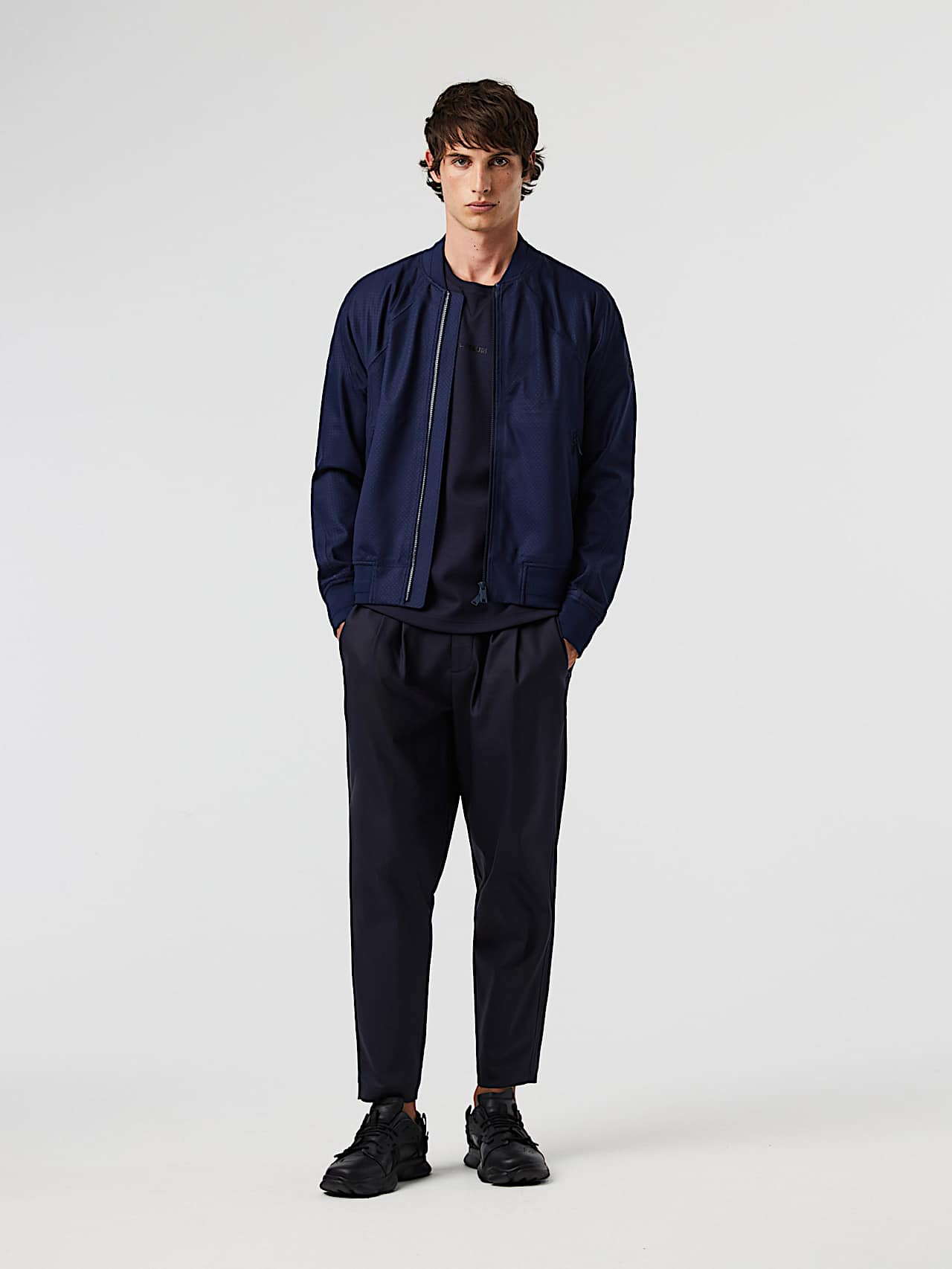 AlphaTauri | OPSTO V1.Y6.03 | Veste Warpknit en Taurobran® fabriquée en une seule pièce in Bleu Marine for Homme