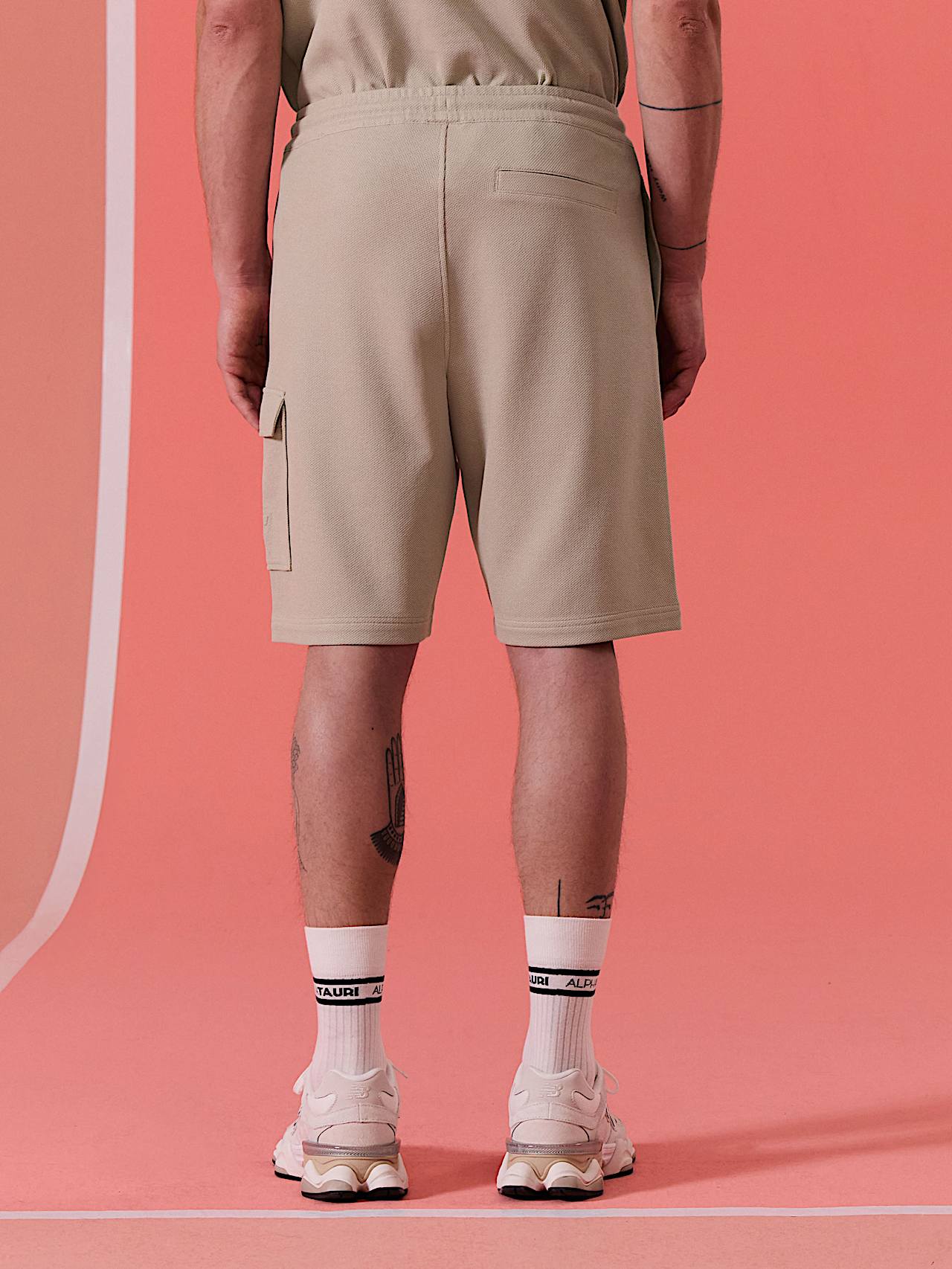 AlphaTauri | POSH V1.Y10.01 | Shorts de algodón orgánico grueso in Dune for Hombre AlphaTauri | POSH V1.Y10.01 | Shorts de algodón orgánico grueso in Dune for Hombre