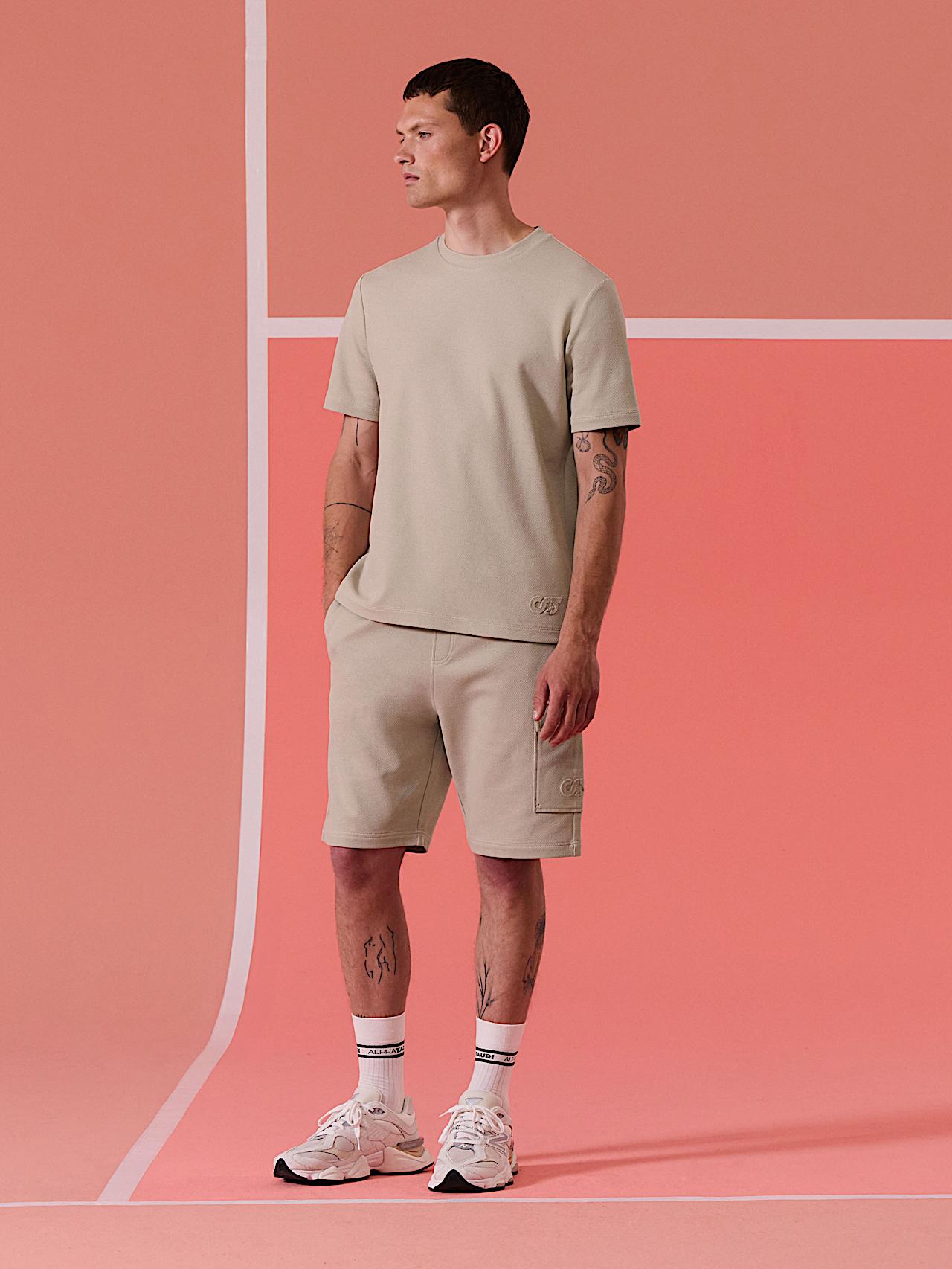 AlphaTauri | POSH V1.Y10.01 | Shorts de algodón orgánico grueso in Dune for Hombre AlphaTauri | POSH V1.Y10.01 | Shorts de algodón orgánico grueso in Dune for Hombre