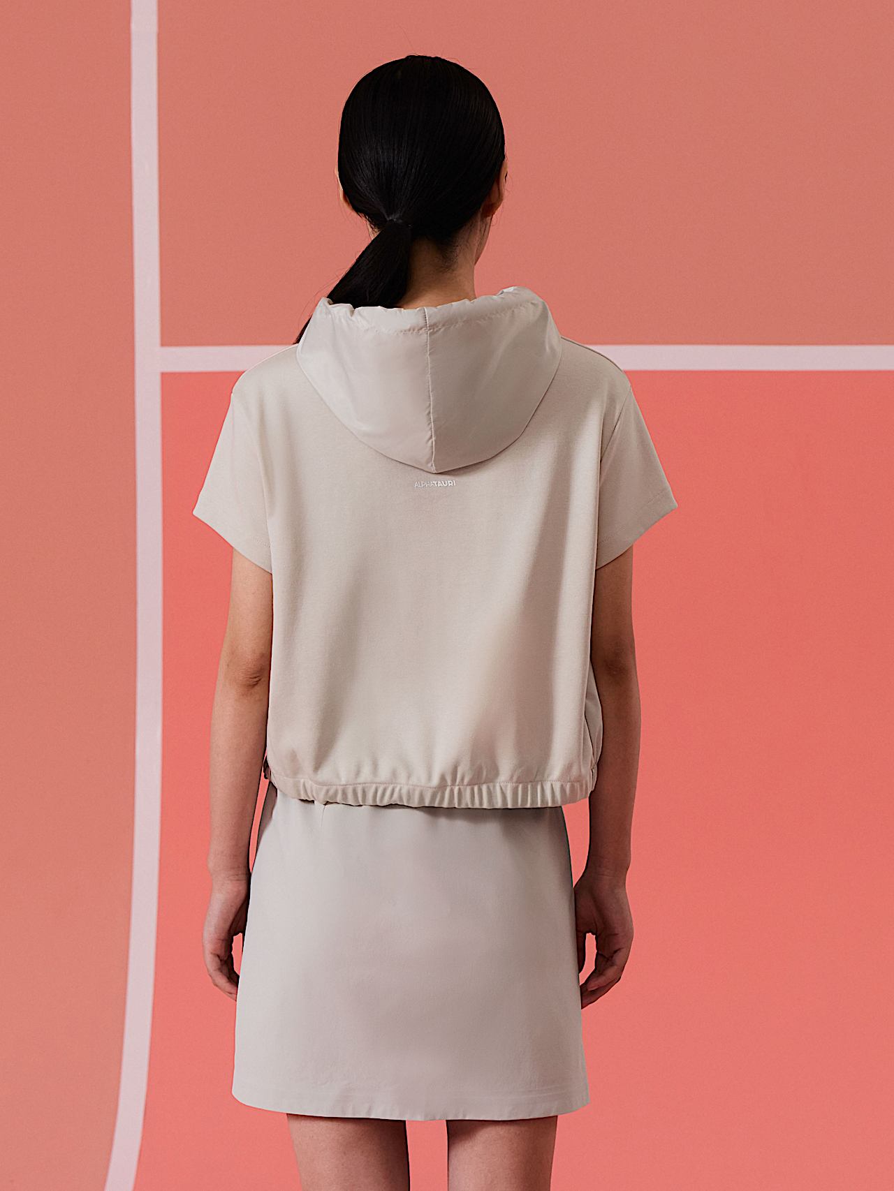 AlphaTauri | JADEA V1.Y10.01 | T-shirt con cappuccio in Stone for Donna AlphaTauri | JADEA V1.Y10.01 | T-shirt con cappuccio in Stone for Donna