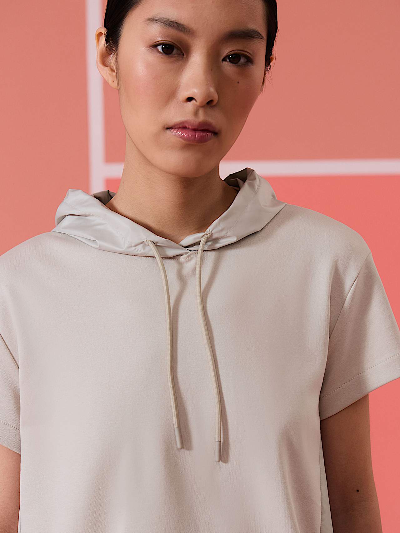 AlphaTauri | JADEA V1.Y10.01 | T-shirt con cappuccio in Stone for Donna AlphaTauri | JADEA V1.Y10.01 | T-shirt con cappuccio in Stone for Donna