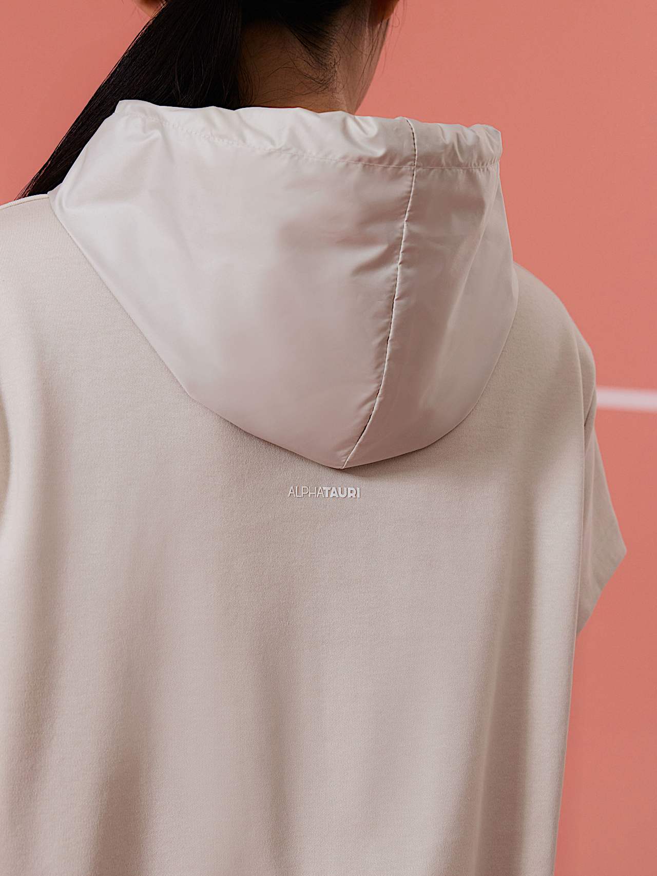 AlphaTauri | JADEA V1.Y10.01 | Camiseta con capucha in Stone for Mujer AlphaTauri | JADEA V1.Y10.01 | Camiseta con capucha in Stone for Mujer