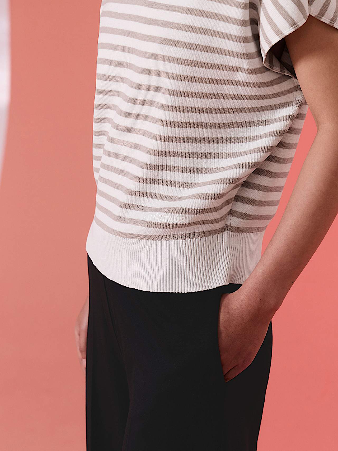 AlphaTauri | FUZE V1.Y10.01 | Haut en maille 3D à mancherons in Stone / Chalk for Femme