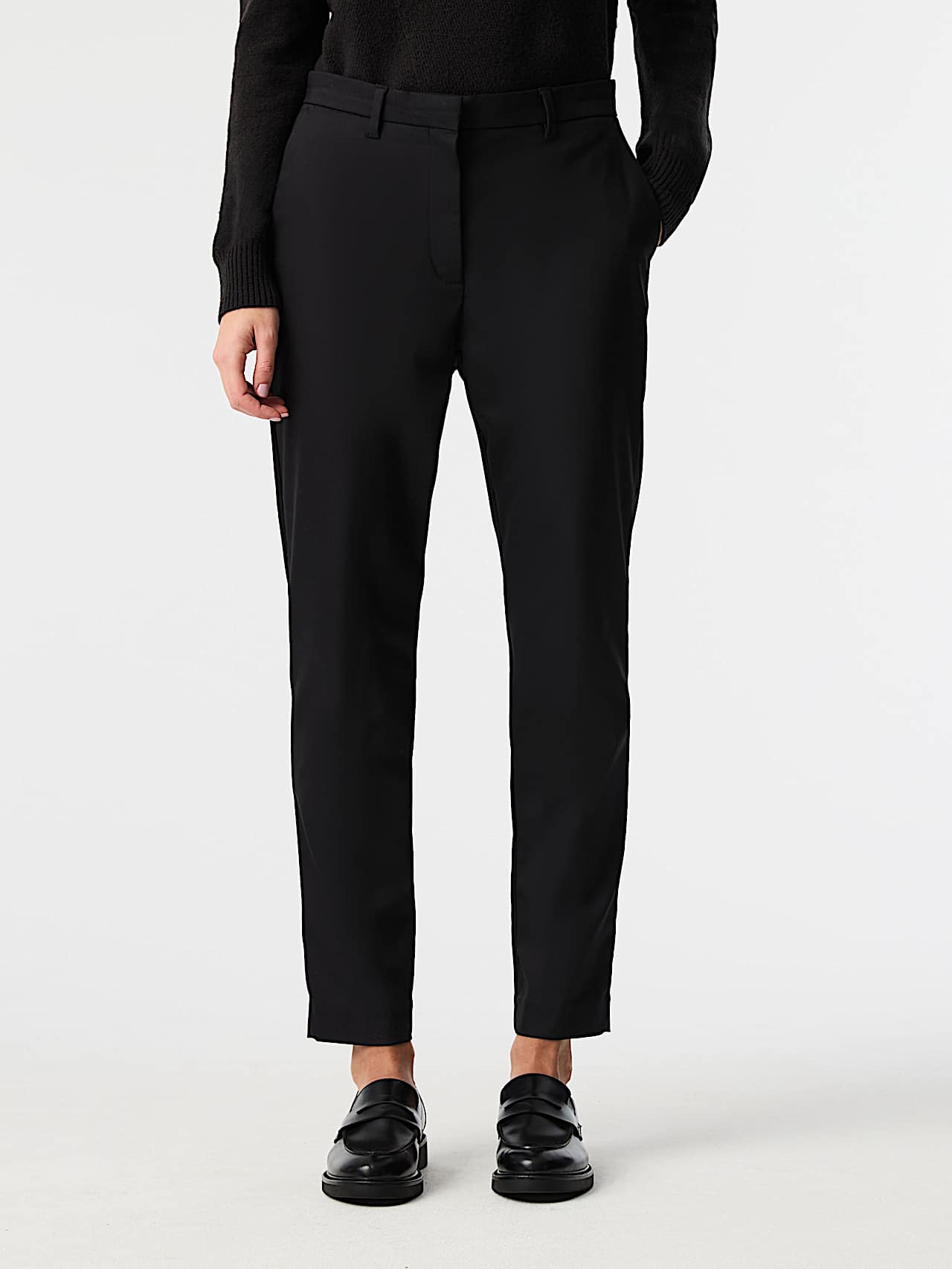 AlphaTauri | PERTI V5.Y9.01 | Tapered Fit Hose mit Falten in Schwarz für Damen