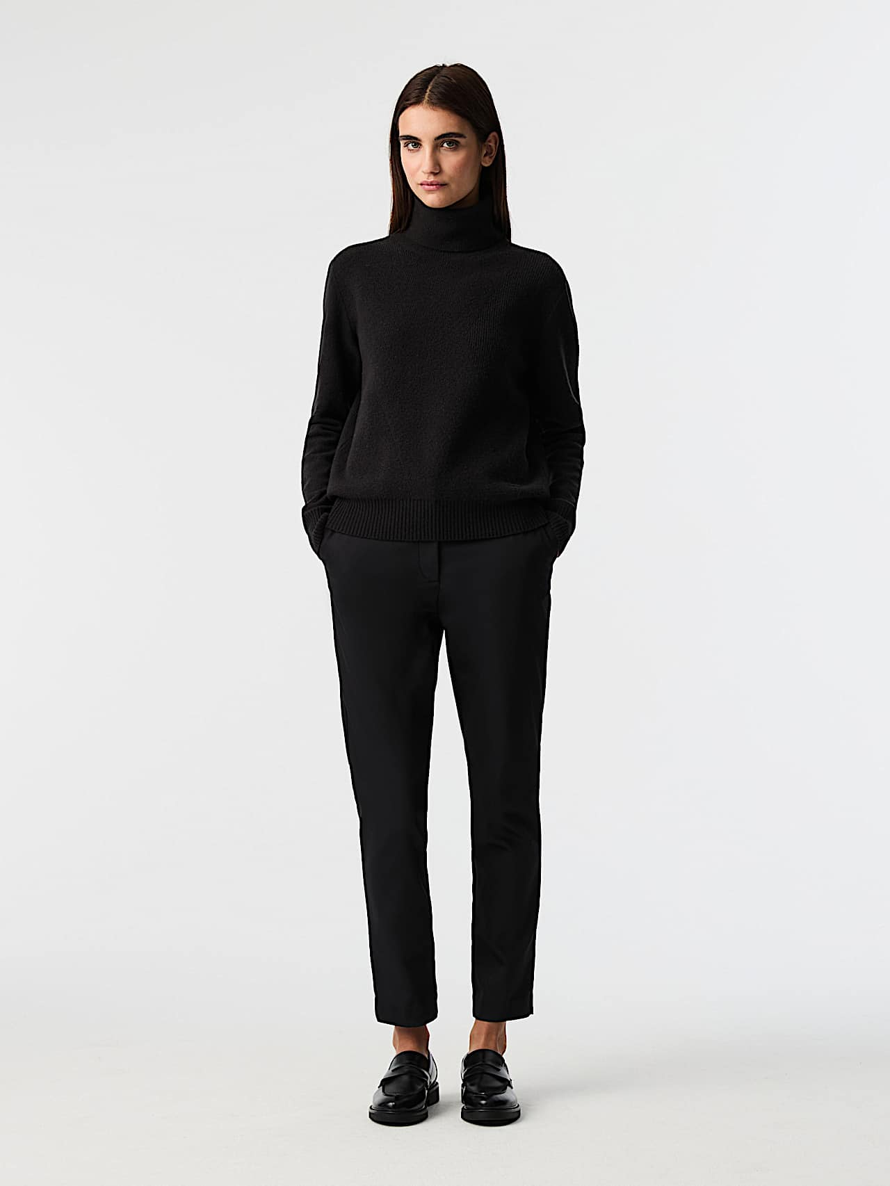 AlphaTauri | PERTI V5.Y9.01 | Pantaloni con pieghe rastremati in Nero for Donna