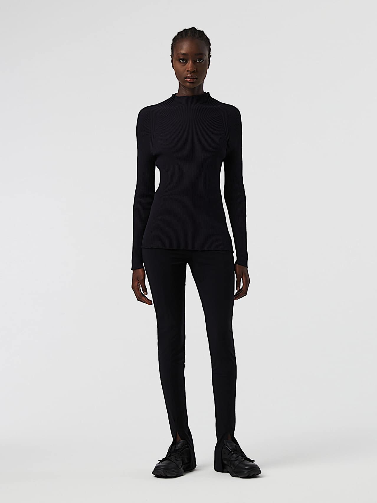 Heatable and Water-Repellent Trenchcoat | OTEMI V1.C1.03