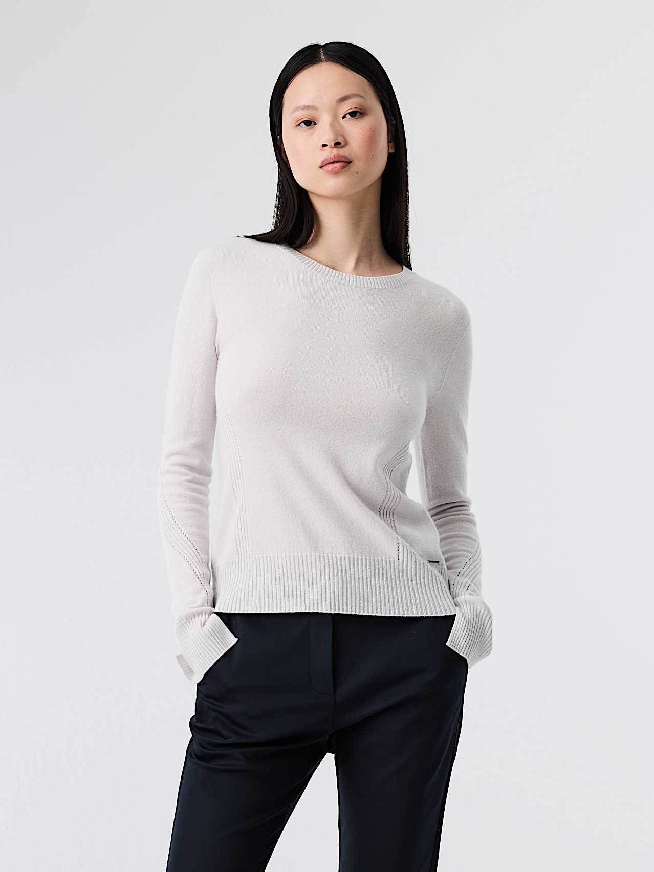 AlphaTauri | FEHES V1.Y8.02 | Seamless 3D Knit Cashmere Crewneck Sweater in Off White for Women