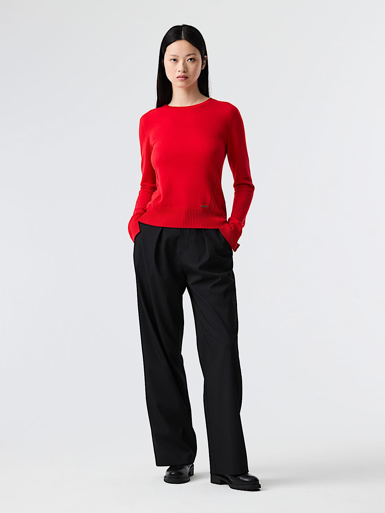 AlphaTauri | FEHES V1.Y8.02 | Seamless 3D Knit Cashmere Crewneck Sweater in Red for Women