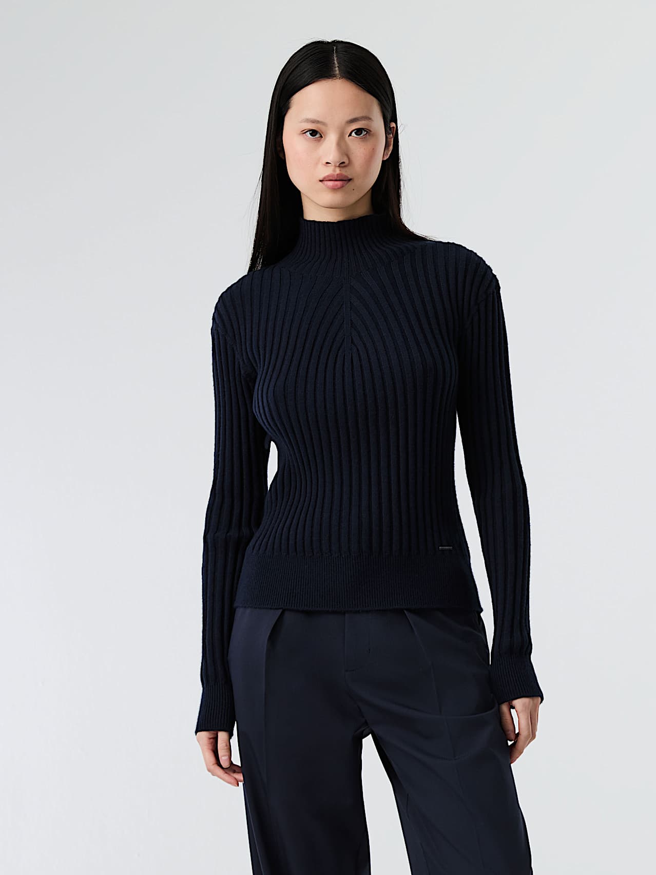 AlphaTauri | FORAS V1.Y8.02 | Seamless 3D Knit Mockneck Sweater in Navy for Women