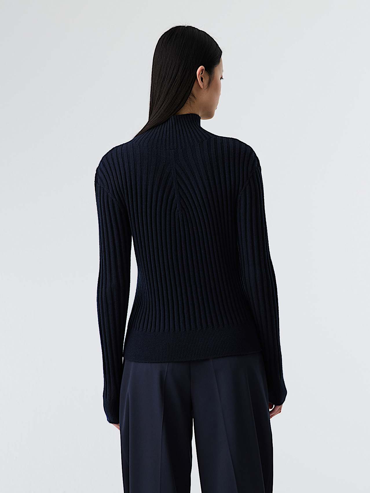 AlphaTauri | FORAS V1.Y8.02 | Seamless 3D Knit Mockneck Sweater in Navy for Women