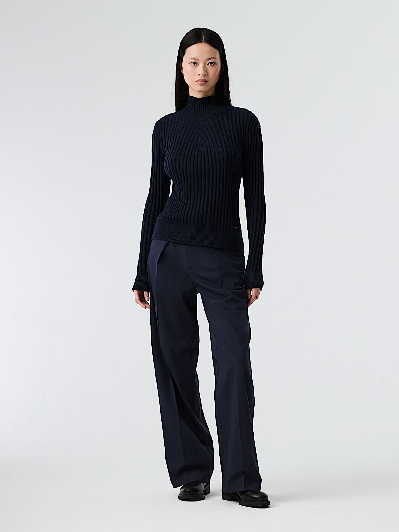 AlphaTauri | FORAS V1.Y8.02 | Seamless 3D Knit Mockneck Sweater in Navy for Women