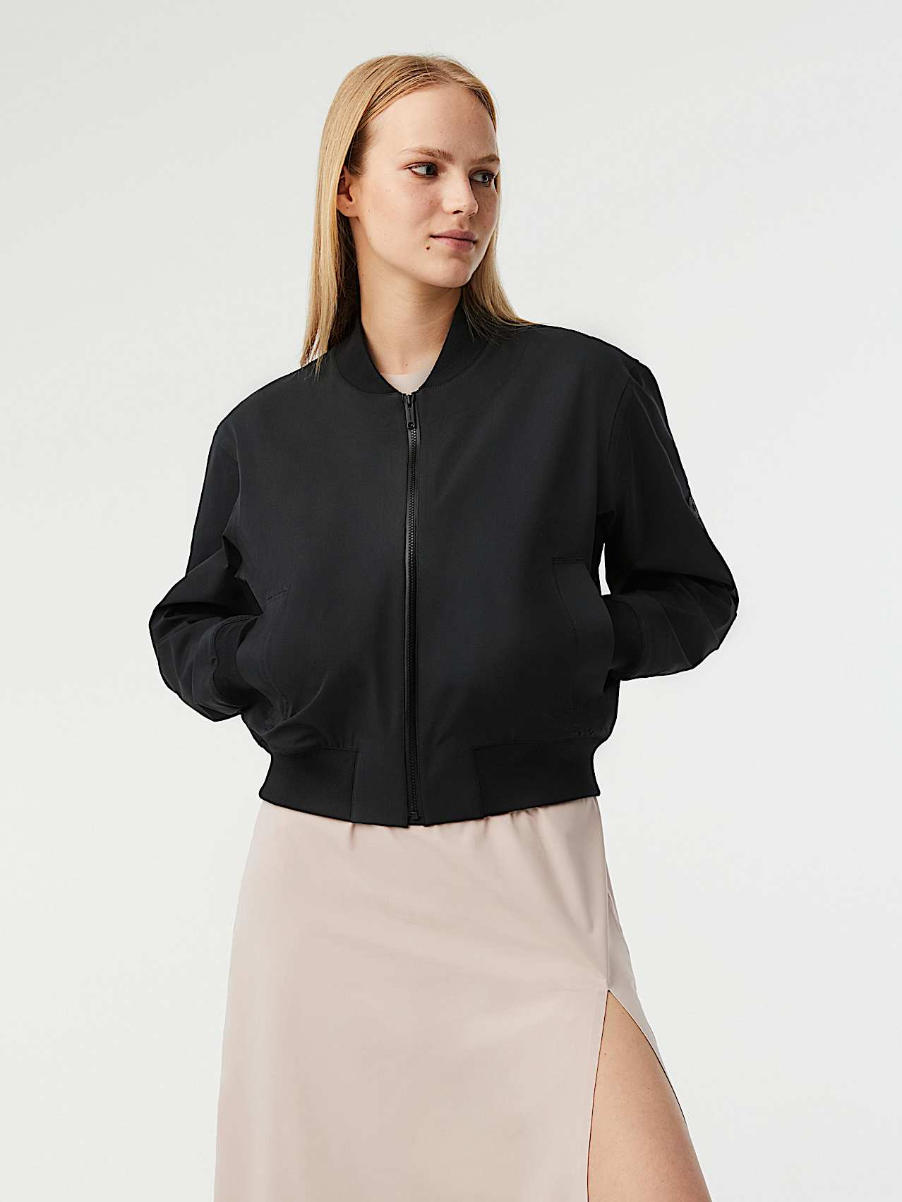 AlphaTauri | OMERA V1.Y8.01 | Bomber impermeabile in Taurobran® in Nero for Donna