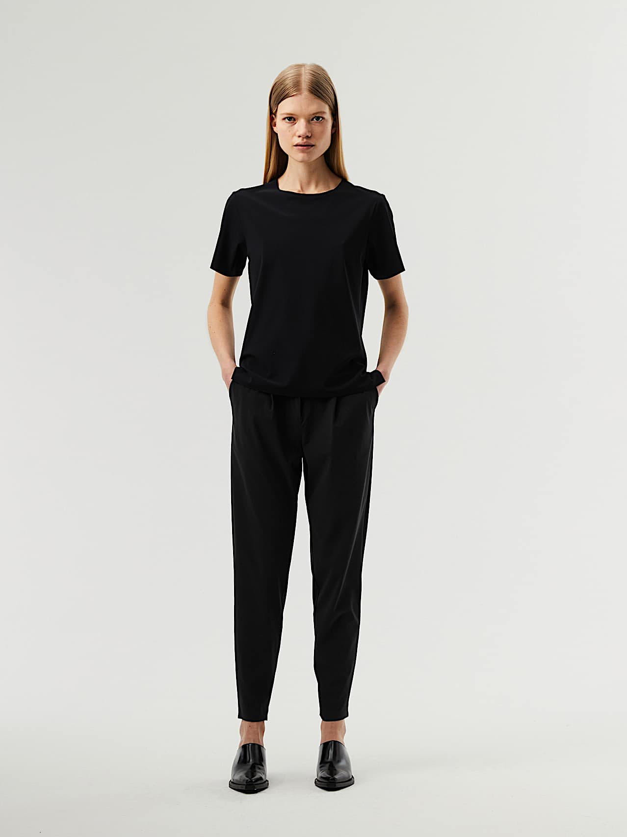 AlphaTauri | PINI V3.Y6.01 | Pantaloni rastremati in Jersey molto elasticizzato in Nero for Donna