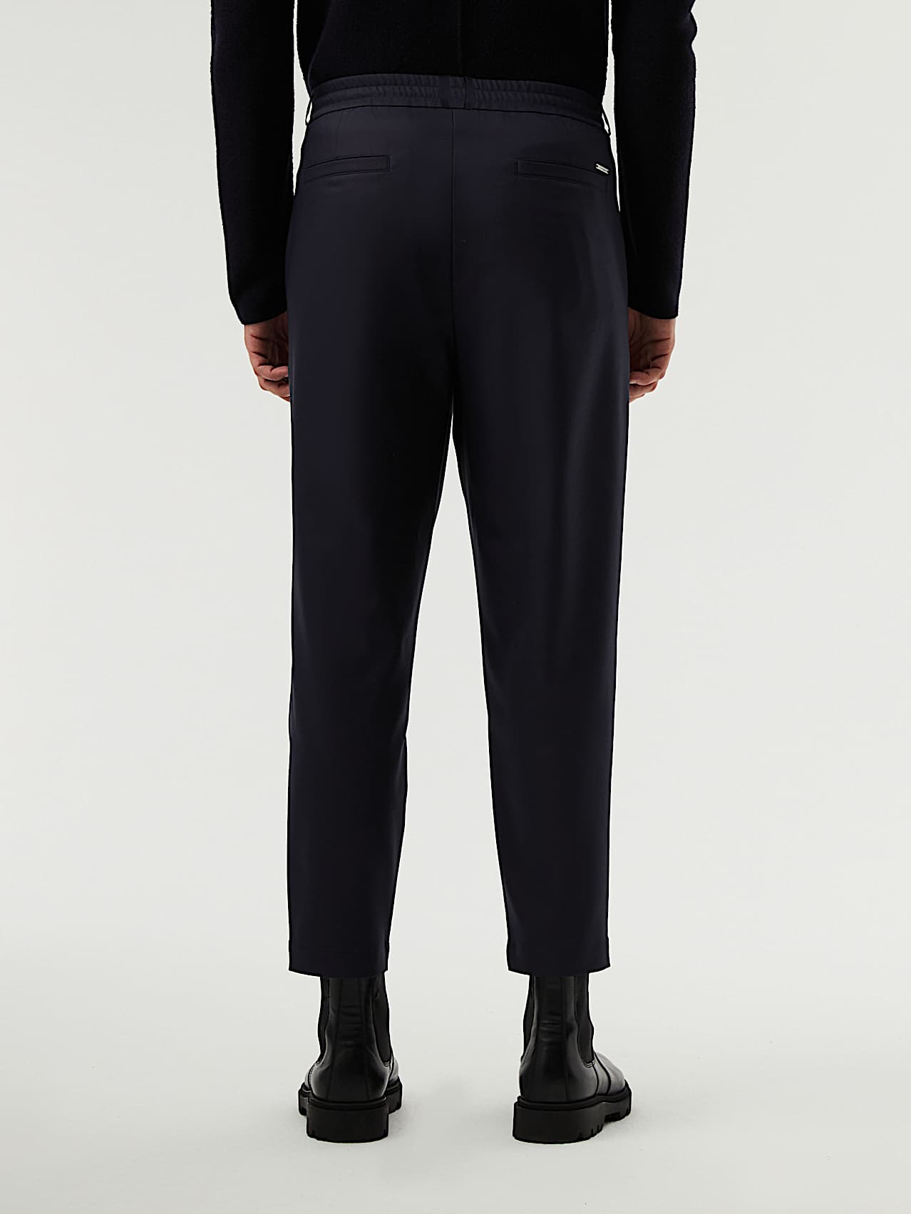 AlphaTauri | PAVO V1.Y7.02 | Pantalones recortados con corte ajustado en la parte inferior de pernera ancha in Azul Marino for Hombre