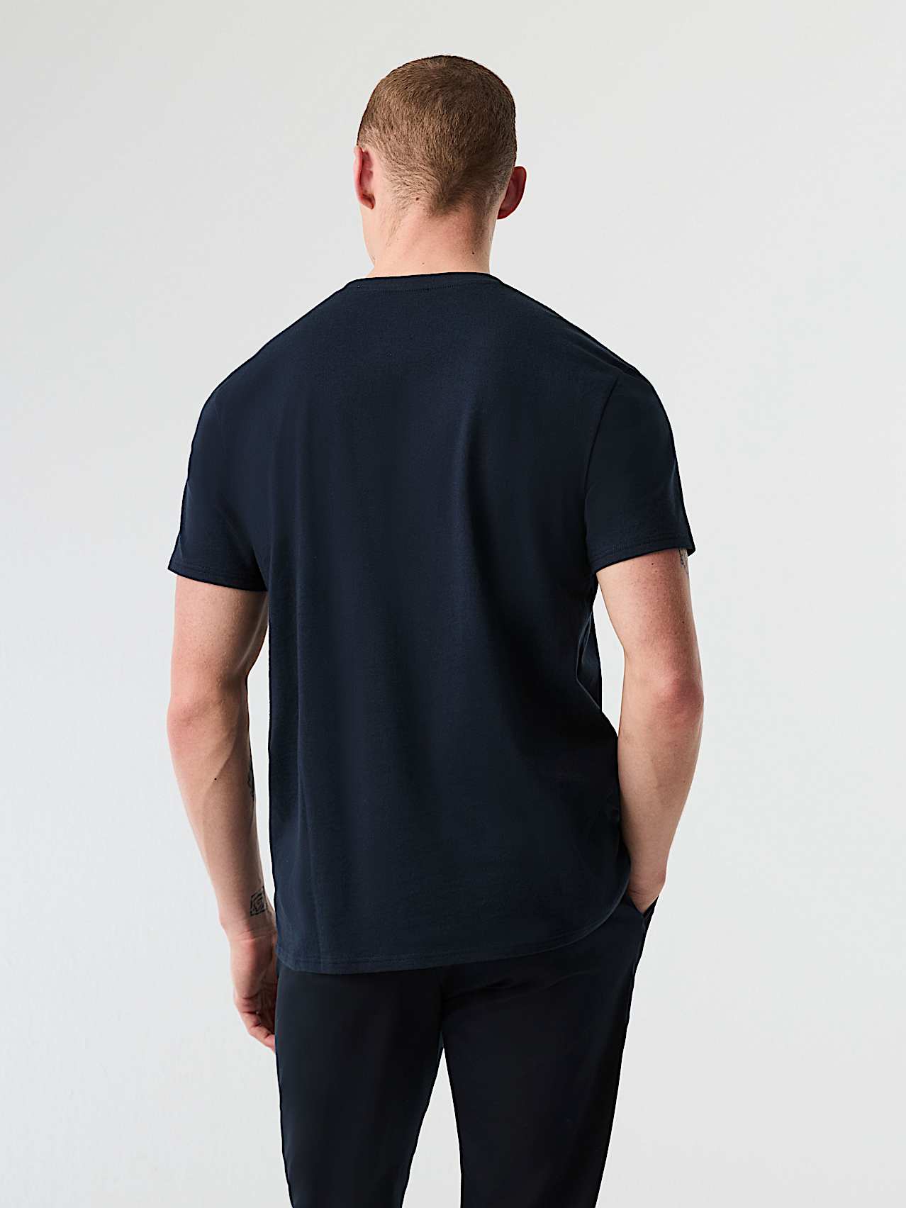 AlphaTauri | JOTTO V1.Y8.02 | Baumwoll-T-Shirt mit charakteristischem Logo in Navy für Herren