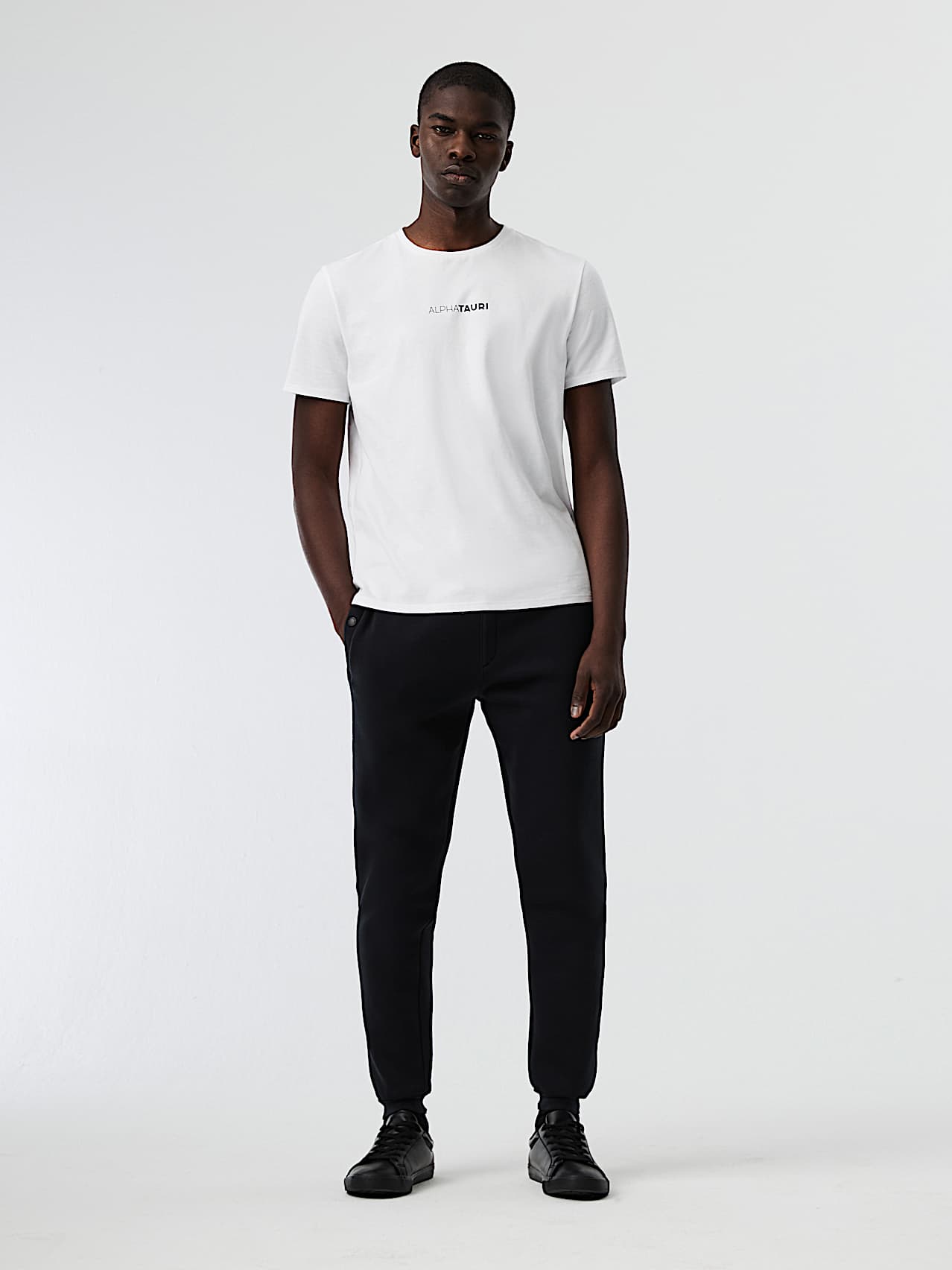 AlphaTauri | PHERO V2.Y8.02 | Sweatpants mit charakteristischem Logo in Schwarz für Herren