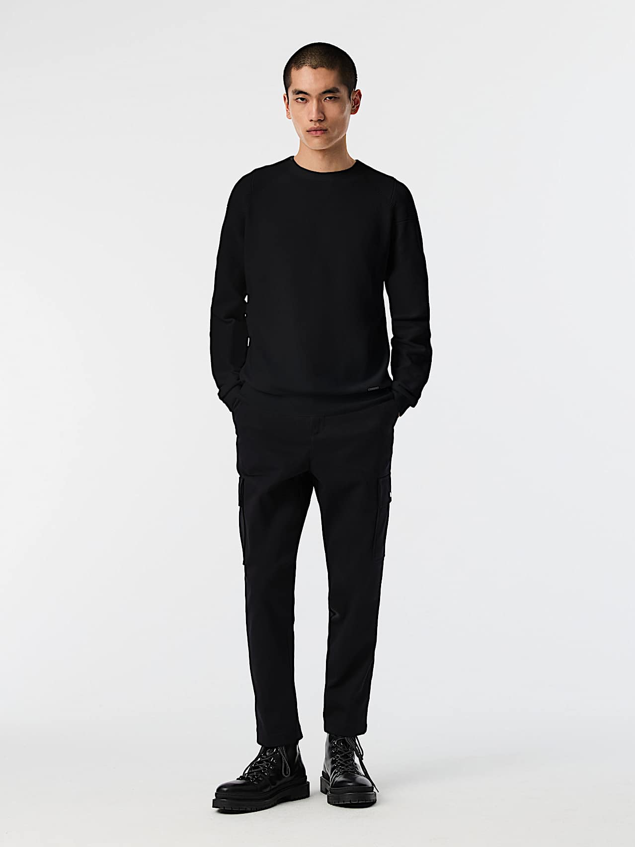 AlphaTauri | FOSOP V4.Y8.02 | Rundhalspullover aus nahtlosem 3D-Funktionsstrick in Schwarz für Herren