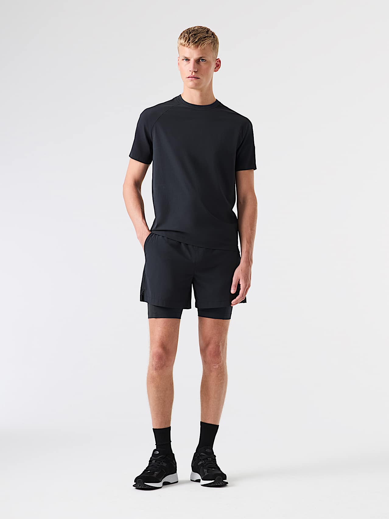 AlphaTauri | PULAN V1.Y9.02 | Pantaloncini sportivi a strati 2 in 1 in Black for Uomo