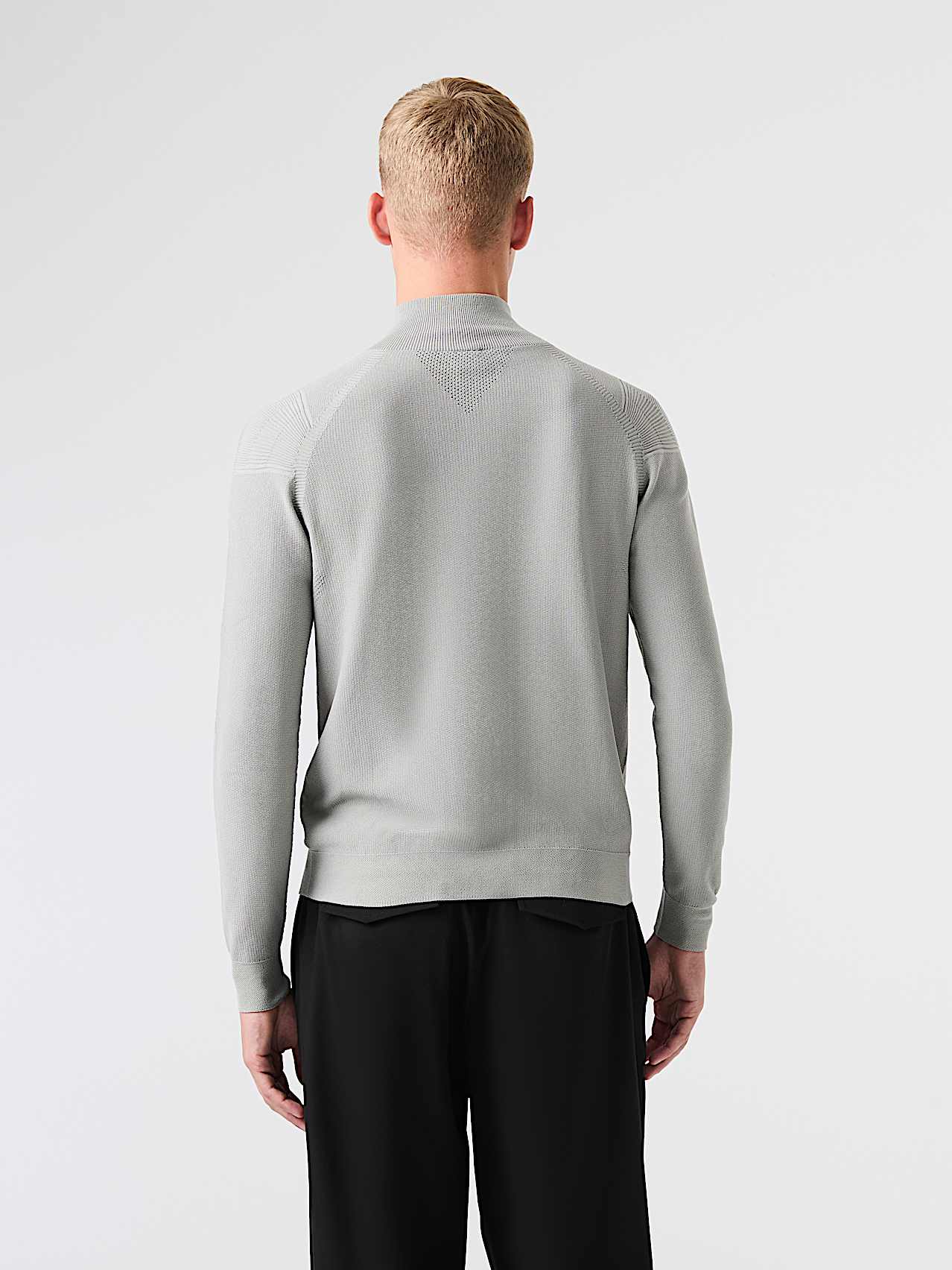 AlphaTauri | FROST V1.Y9.02 | Nahtloser 3D-Strickpullover mit halbem Reißverschluss in Neutral Grey für Herren