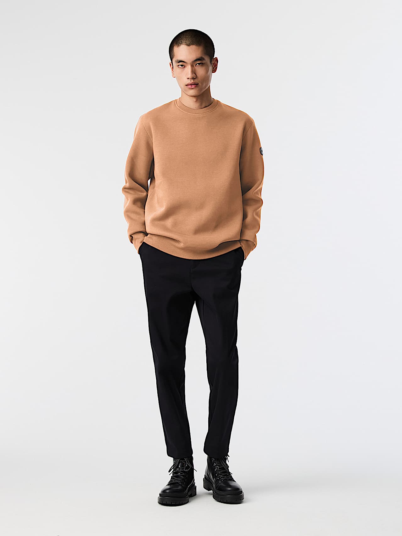 AlphaTauri | SERUA V3.Y9.02 | Felpa girocollo con logo Esclusivo in Camel for Uomo