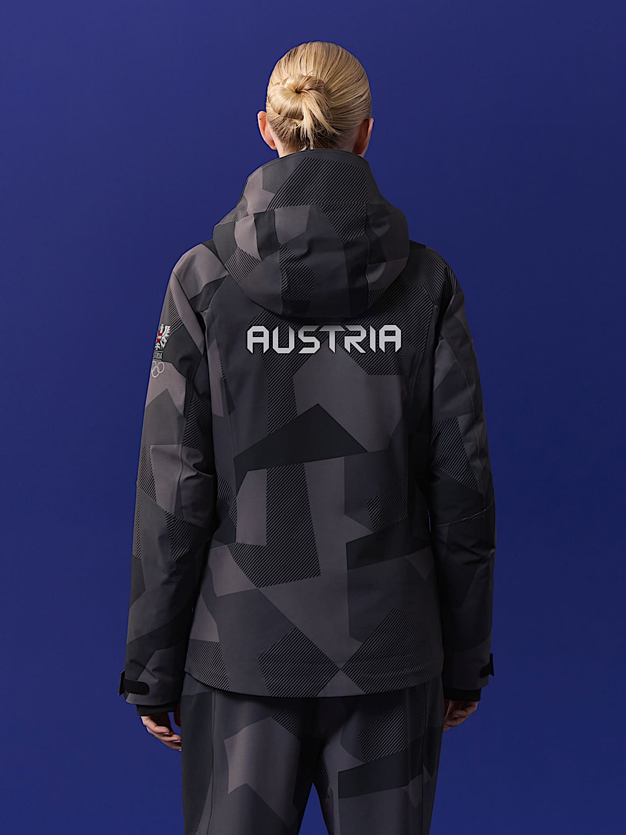 AlphaTauri | Veste de ski pour femme | Collection Olympic Team Austria in Black for Femme