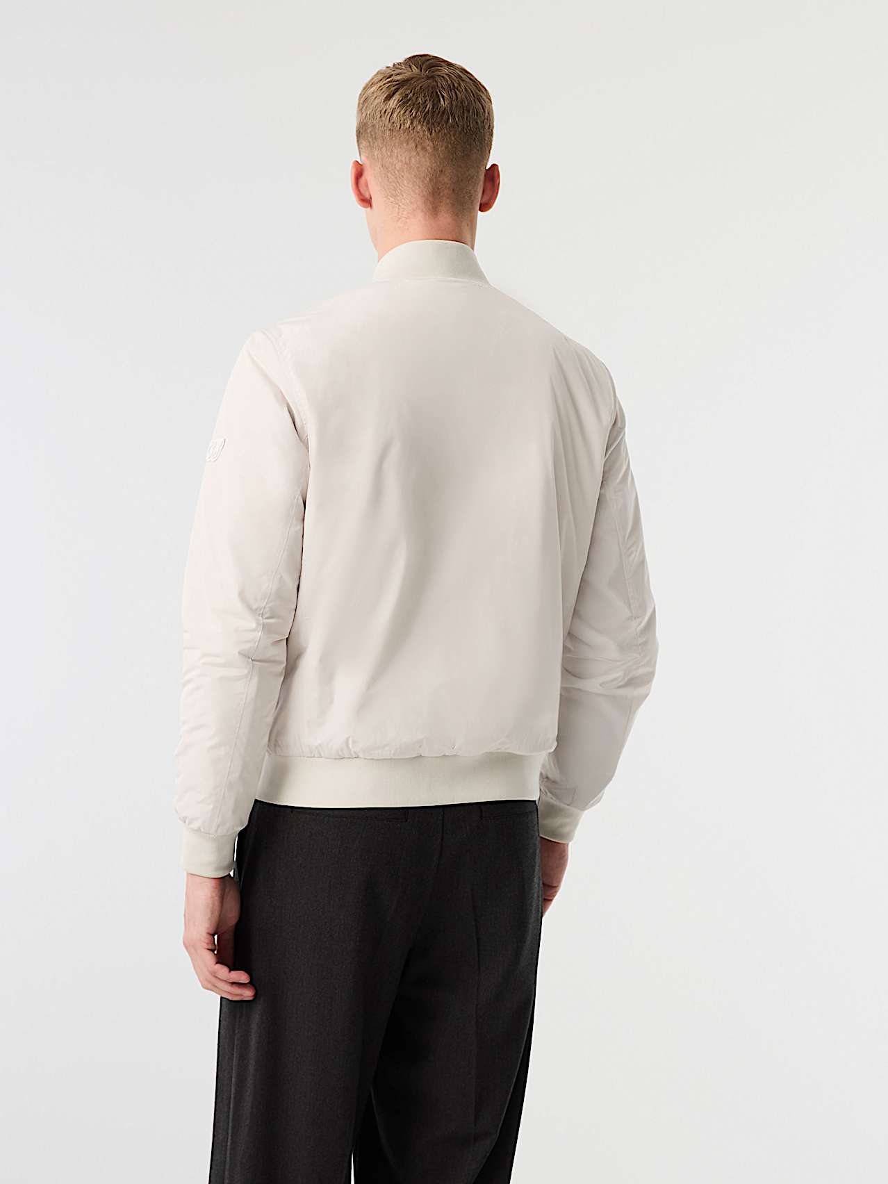 AlphaTauri | OUBLIS V1.Y10.02 | Blouson aviateur léger matelassé déperlant avec Primaloft® in Stone for Homme