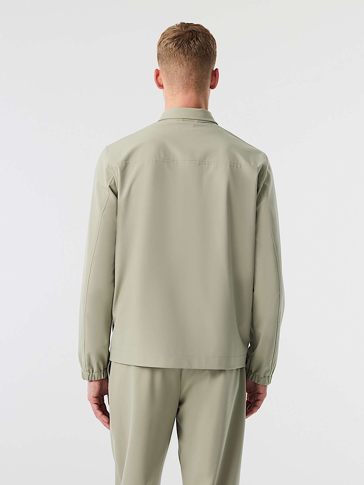 AlphaTauri | ONGERS V1.Y10.02 | Water-repellent Elegant Stretch Overshirt with 4-Way-Stretch in Dark Sage für Herren