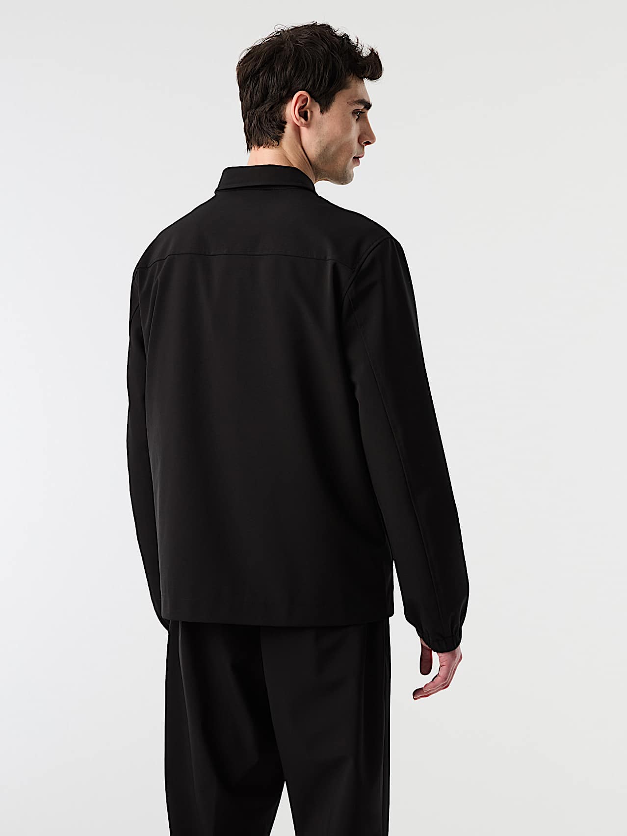 AlphaTauri | ONGERS V1.Y10.02 | Water-repellent Overshirt with 4-Way-Stretch in Black for Homme
