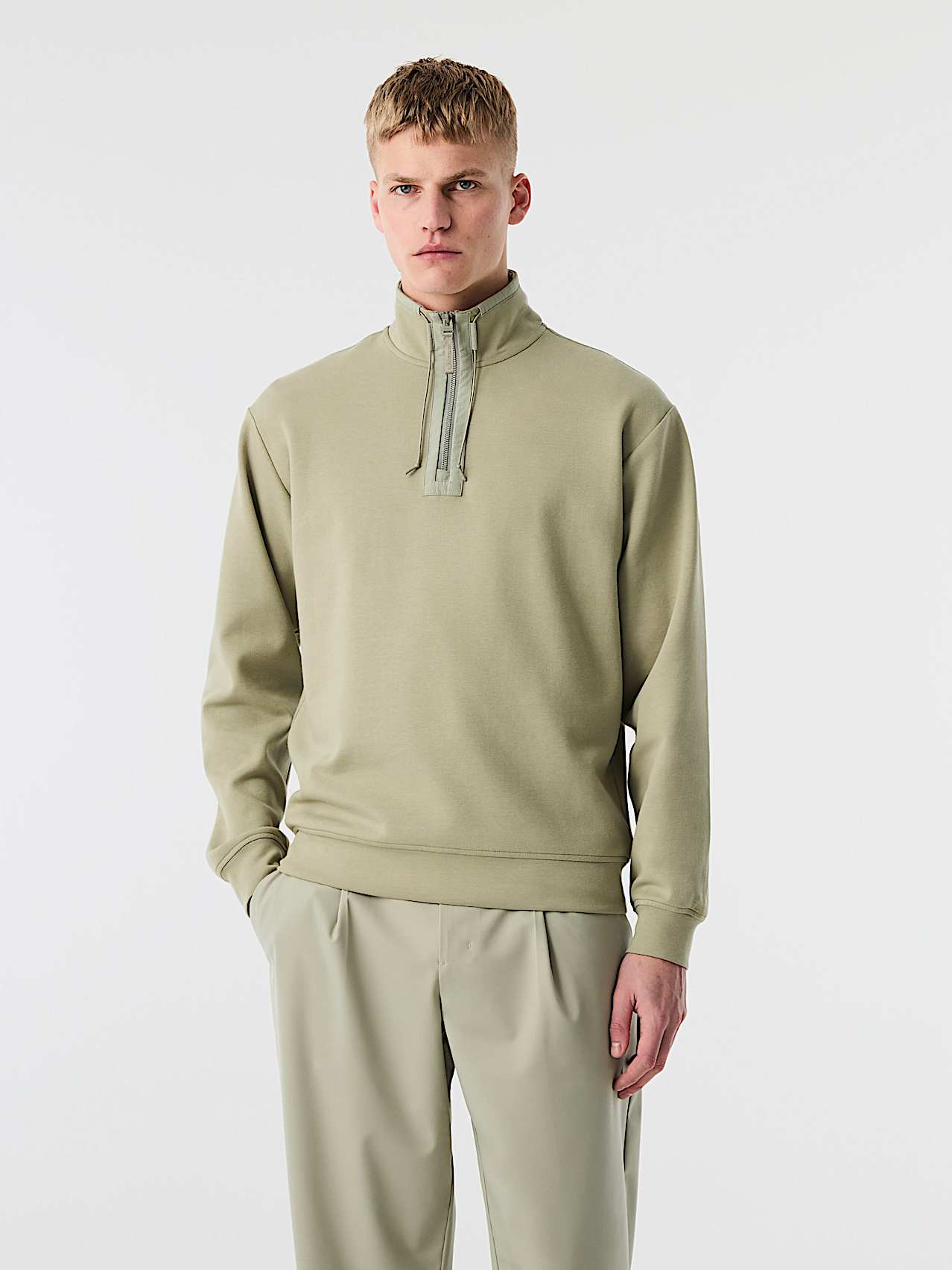 AlphaTauri | SYLVES V1.Y10.02 | Sudadera híbrida con media cremallera in Dark Sage for Hombre