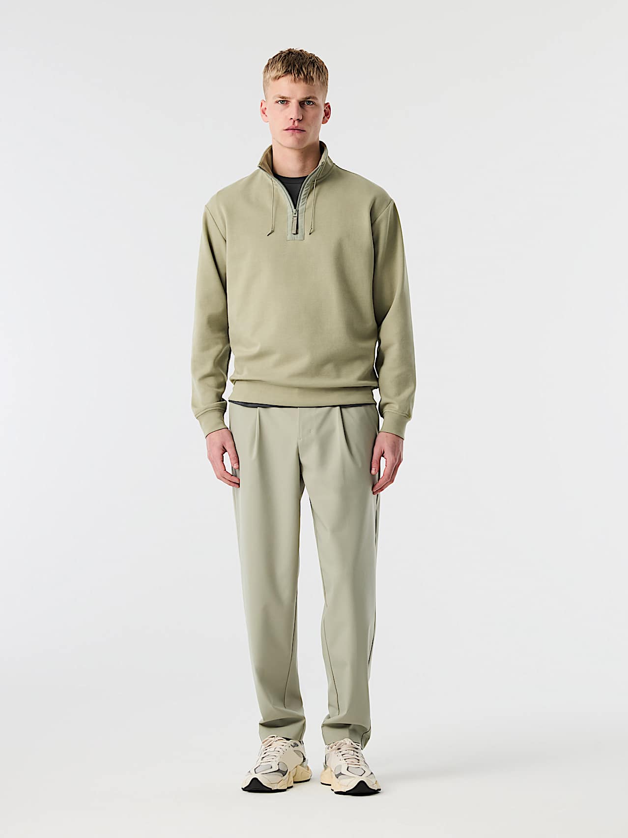 AlphaTauri | SYLVES V1.Y10.02 | Hybrid Halfzip Sweatshirt in Dark Sage für Herren