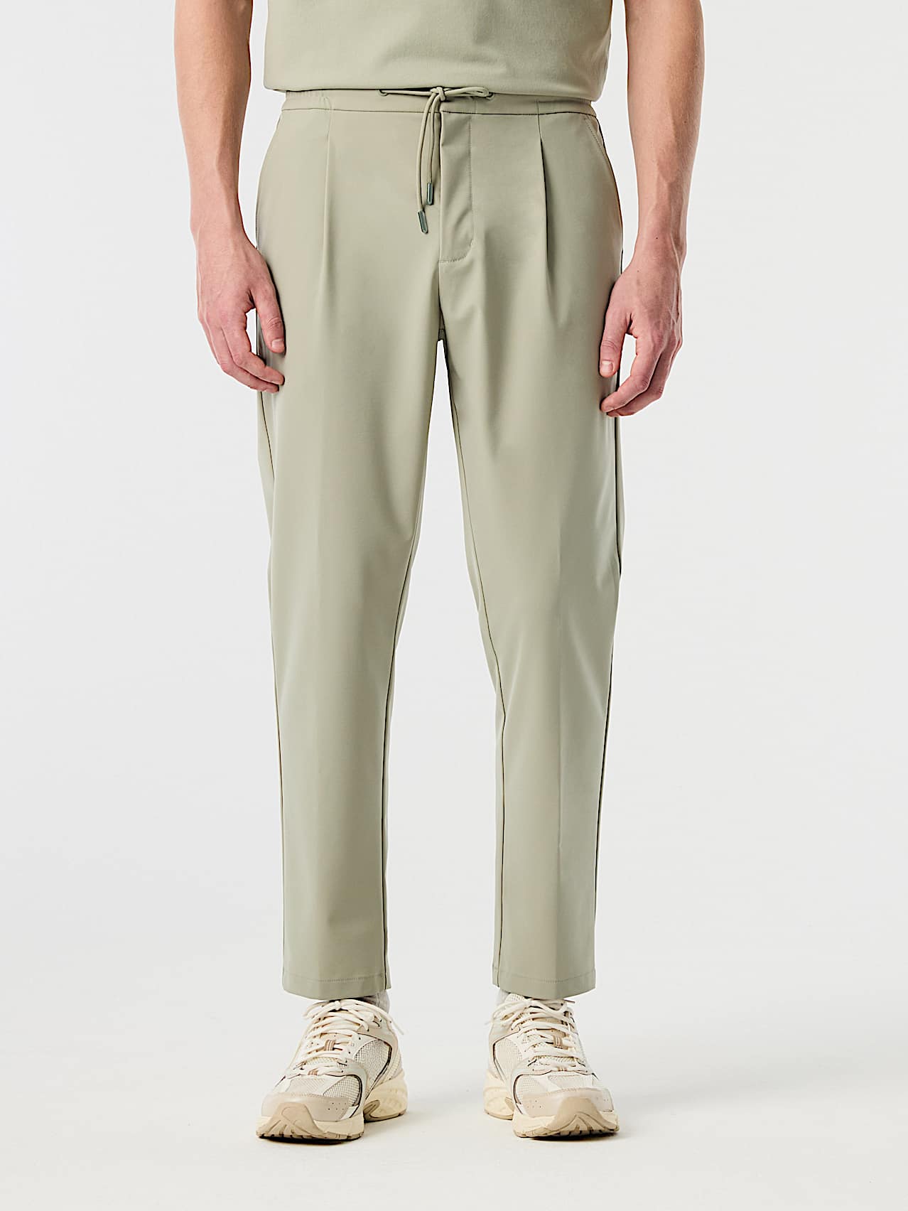 AlphaTauri | PAVRE V1.Y10.02 | Pantaloni Elegant Stretch in Dark Sage for Uomo