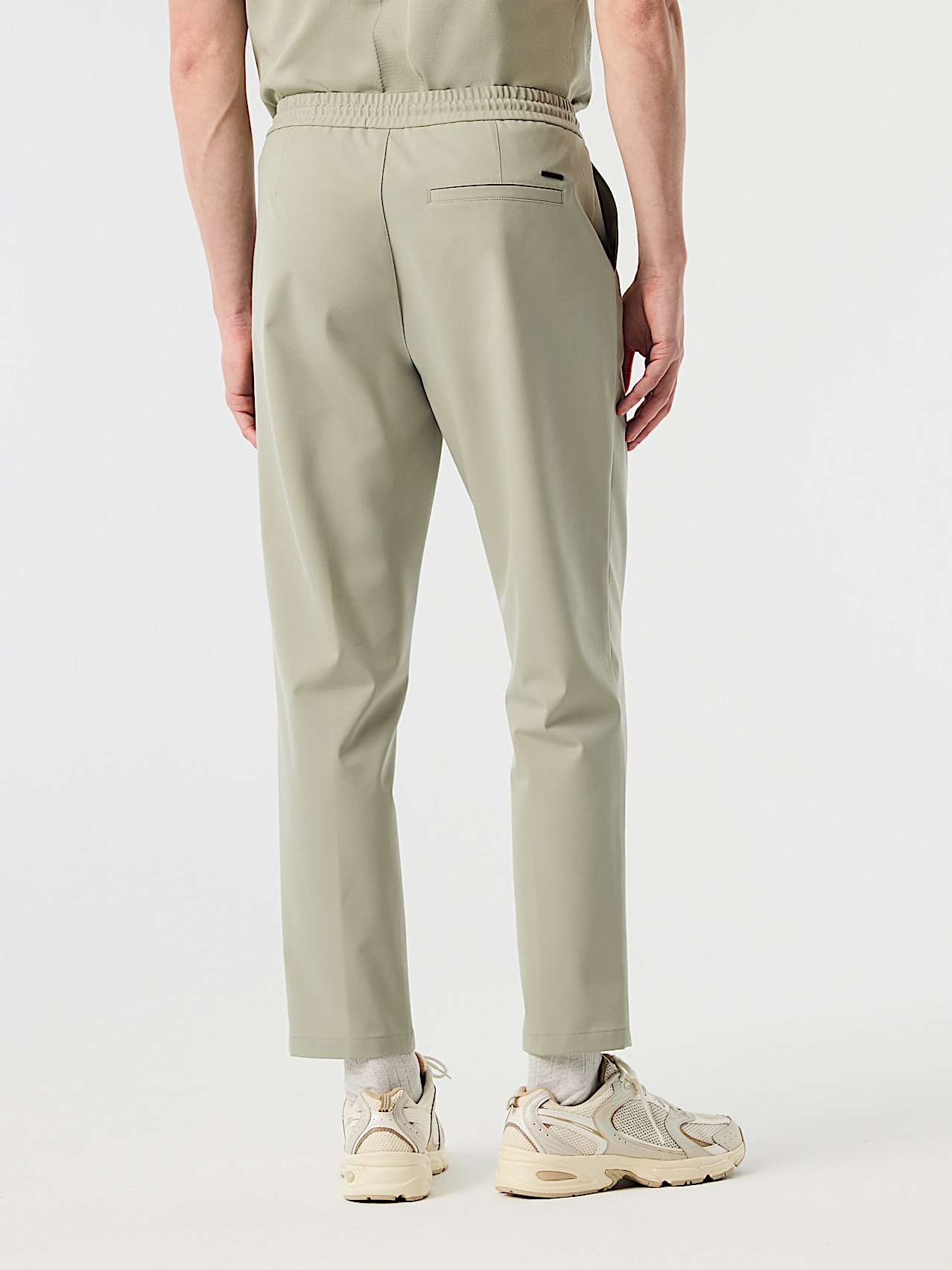 AlphaTauri | PAVRE V1.Y10.02 | Pantaloni Elegant Stretch in Dark Sage for Uomo