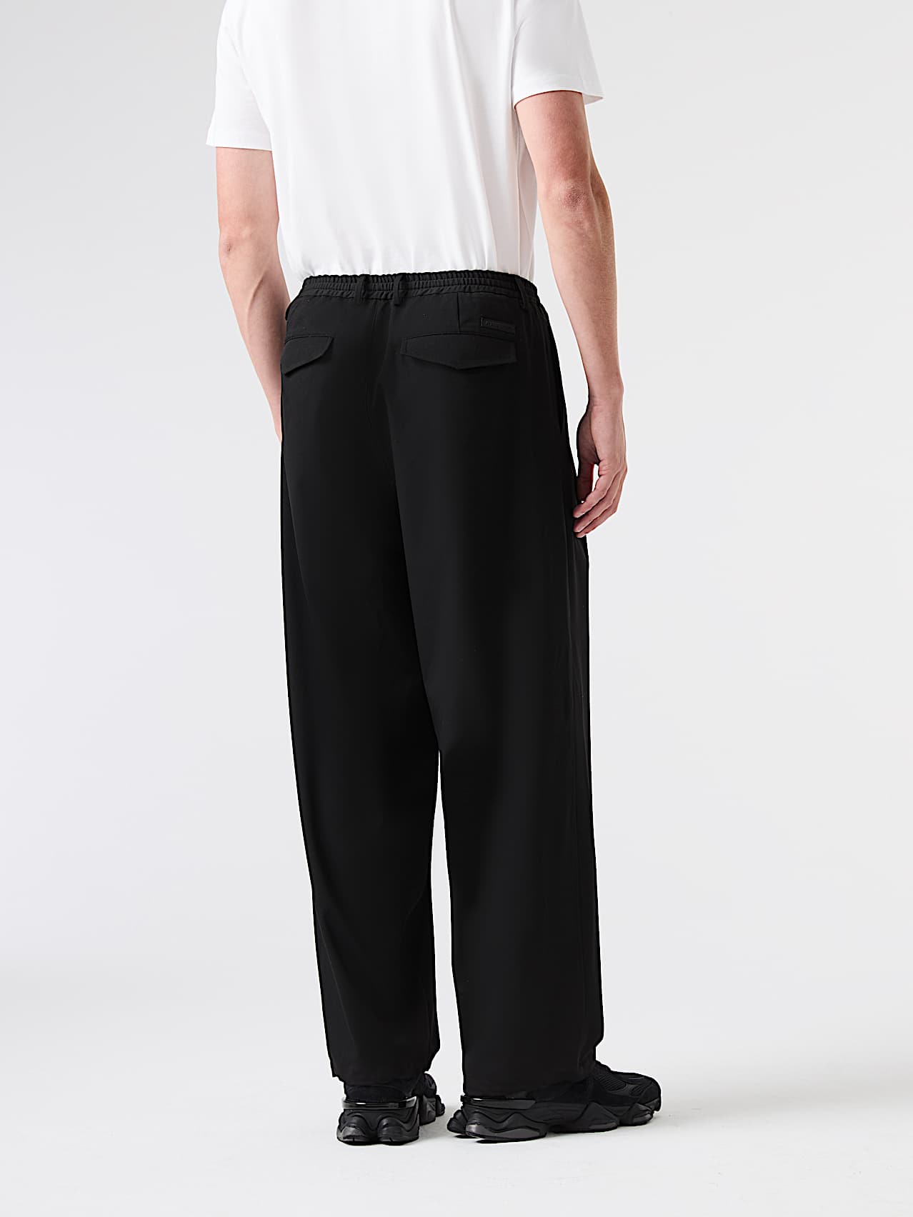 AlphaTauri | PORTER V1.Y10.02 | Baggy Wide Leg Trousers with Pleats and Adjustable Cuffs in Schwarz für Herren