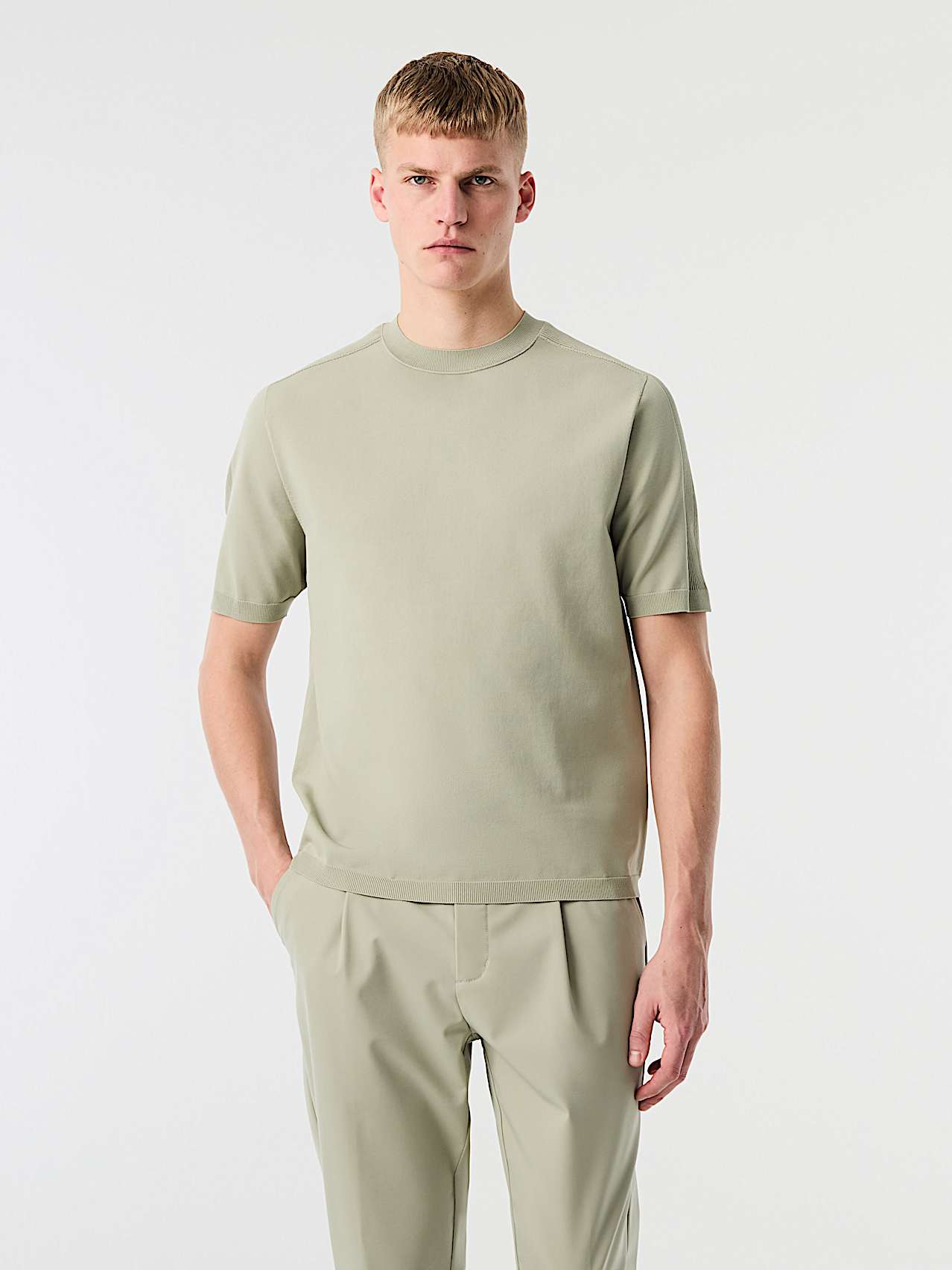 AlphaTauri | FARIS V1.Y10.02 | 3D Knit Loose Fit T-Shirt in Dark Sage für Herren
