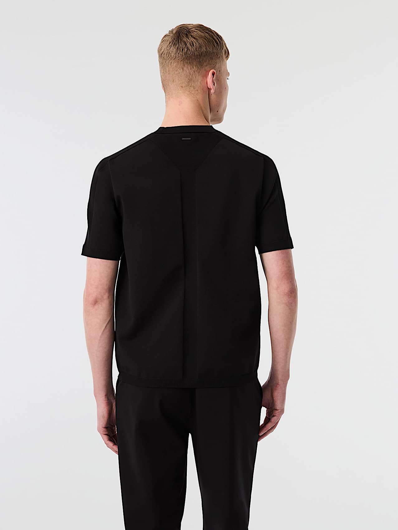 AlphaTauri | FARIS V1.Y10.02 | T-shirt ample en maille 3D in Black for Homme