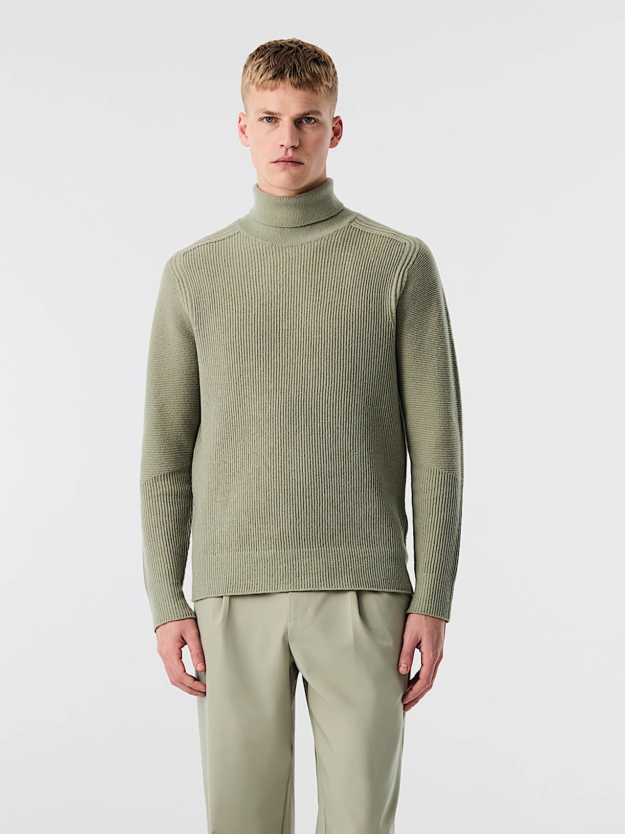 AlphaTauri | FANNES V1.Y10.02 | 3D Knit Wool Turtleneck Sweater in Dark Sage for Hombre