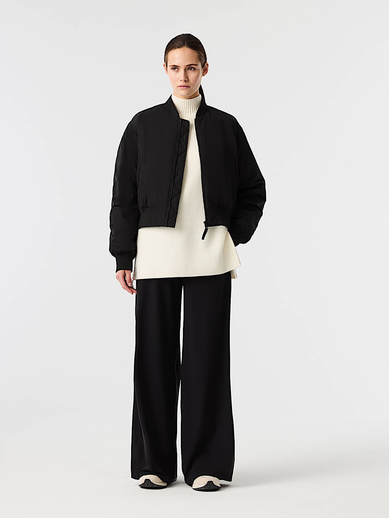 AlphaTauri | OALERMO V1.Y10.02 | Water-repellent Lightly Padded Bomber Jacket in Schwarz für Damen