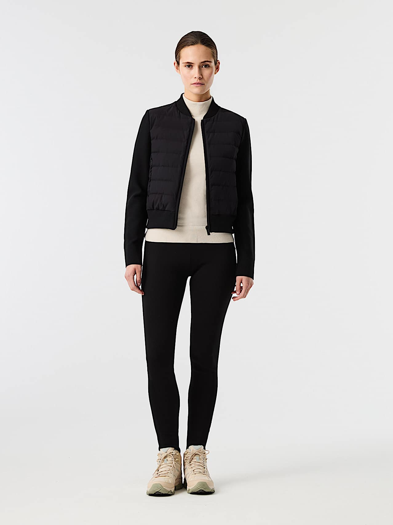 AlphaTauri | ODENA V1.Y10.02 | Leicht wattierte Hybrid-Daunenjacke in Schwarz für Damen