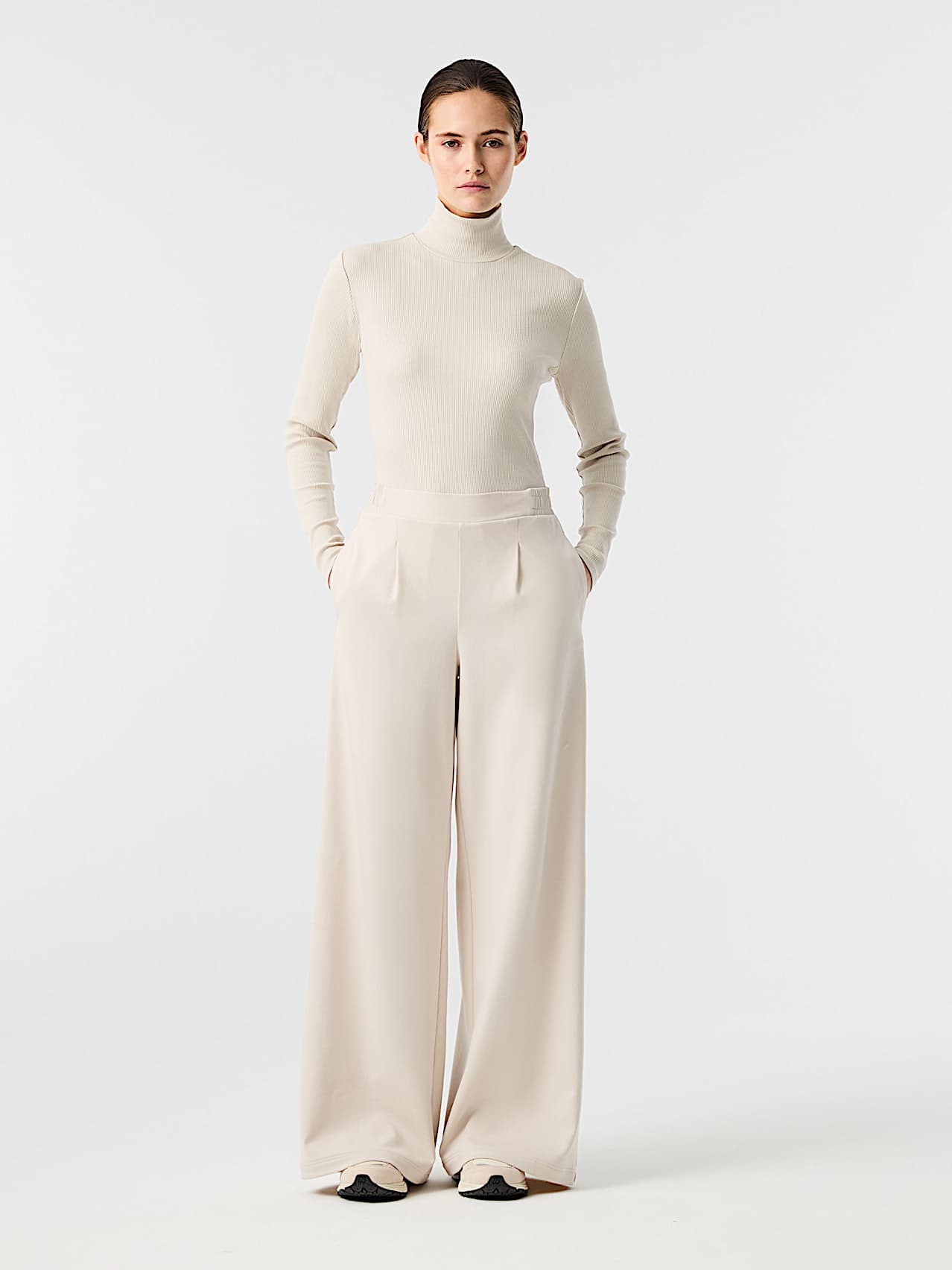 AlphaTauri | PRENTO V1.Y10.02 | Wide Leg Sweatpants in Stone for Women