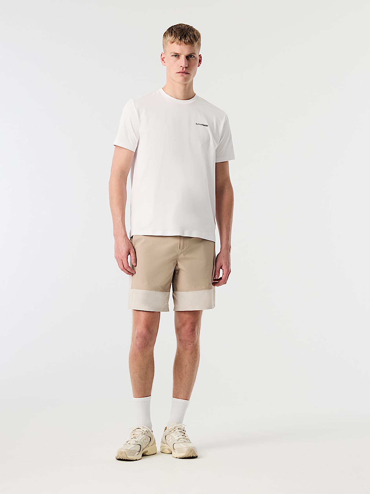AlphaTauri | PINT V1.Y10.01 | Performance Stretch Pantaloncini leggeri e traspiranti in Dune for Uomo