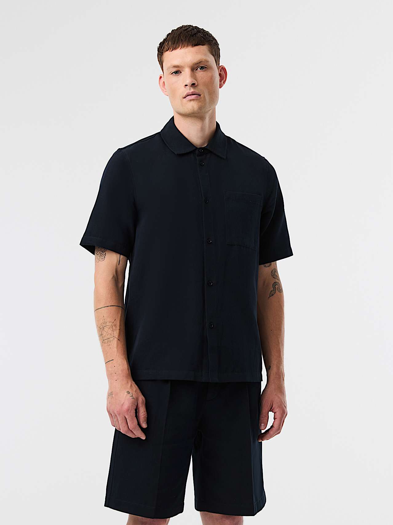 AlphaTauri | WAREH V1.Y10.01 | Sovracamicia vestibilità rilassata in misto lino e cotone in Dark Navy for Uomo